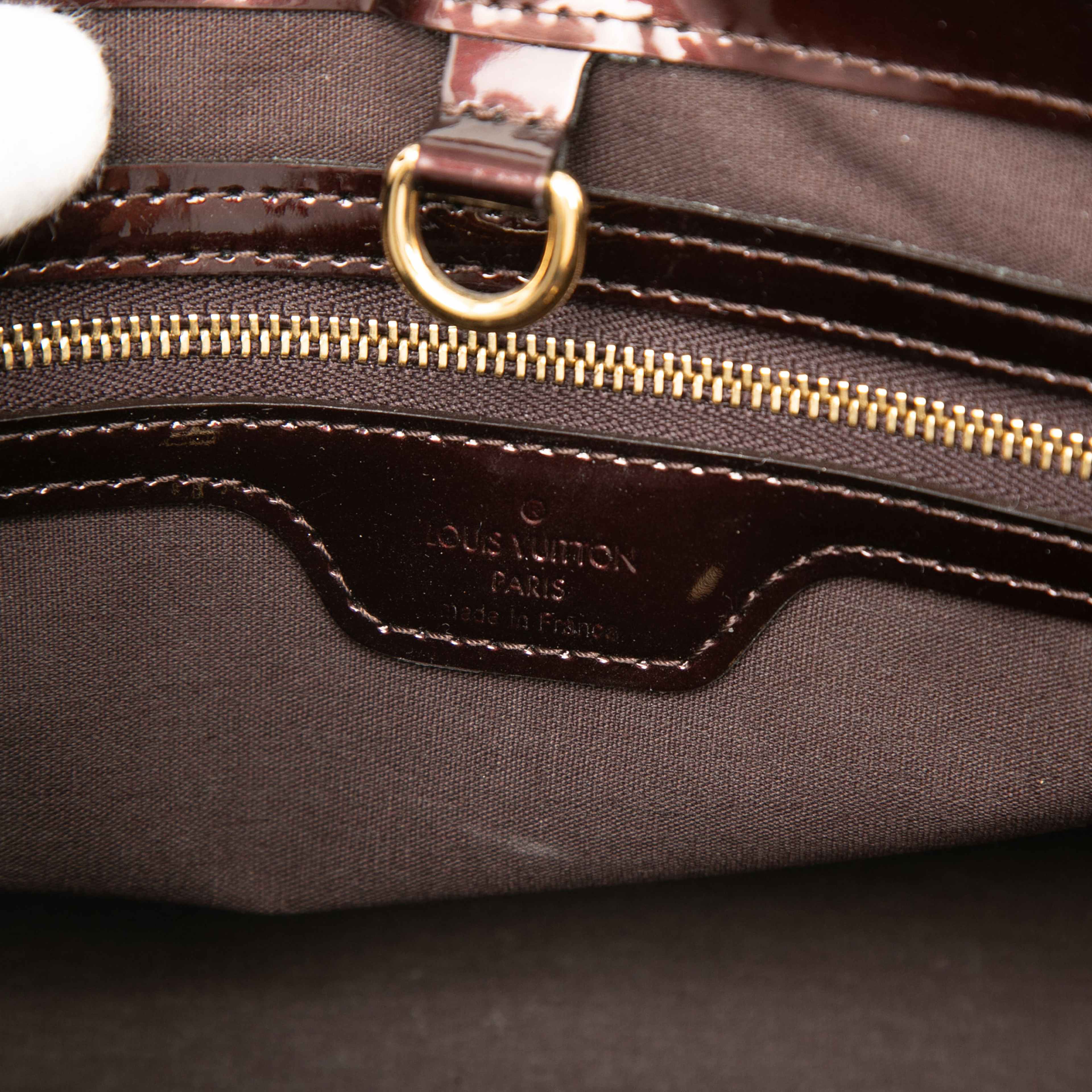 Louis Vuitton Monogram Vernis Wilshire Pm, från Luxclusif, i färgen purpur. Klicka för att öppna bilden i stort format