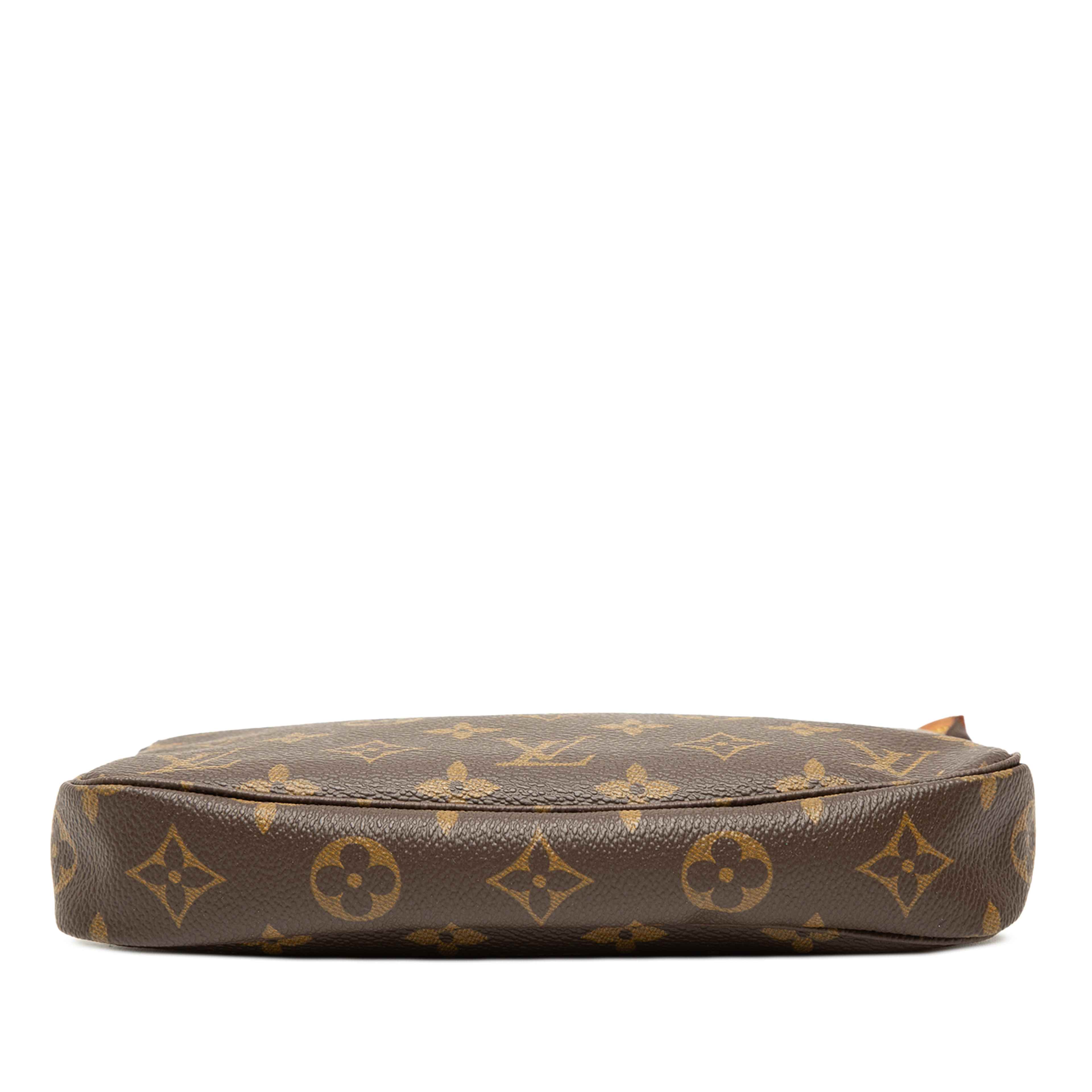 Louis Vuitton Monogram Pochette Accessoires, från Luxclusif, i färgen brun. Klicka för att öppna bilden i stort format