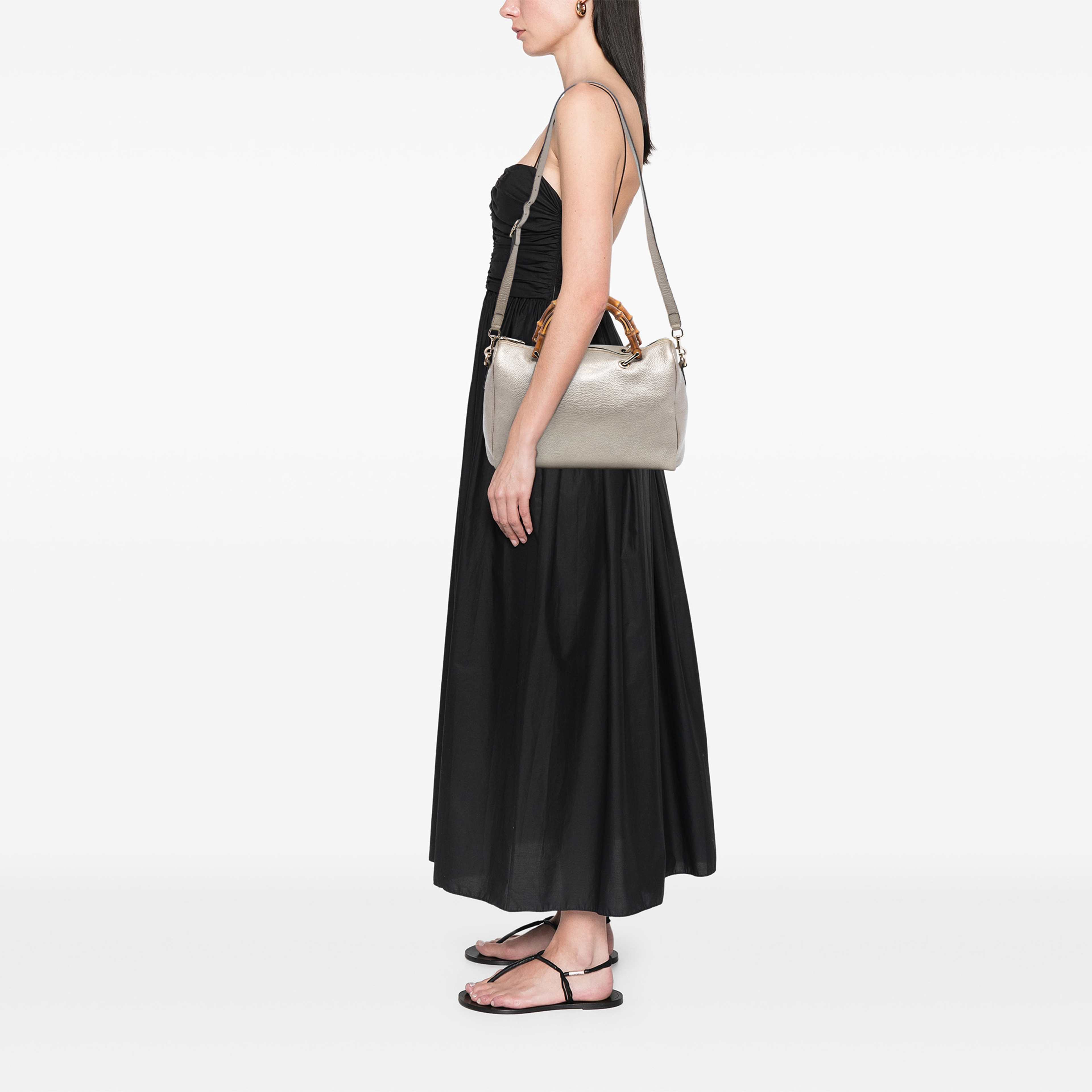 Gucci Medium Calfskin Bamboo Shopper Boston Bag, från Luxclusif, i färgen guld. Klicka för att öppna bilden i stort format