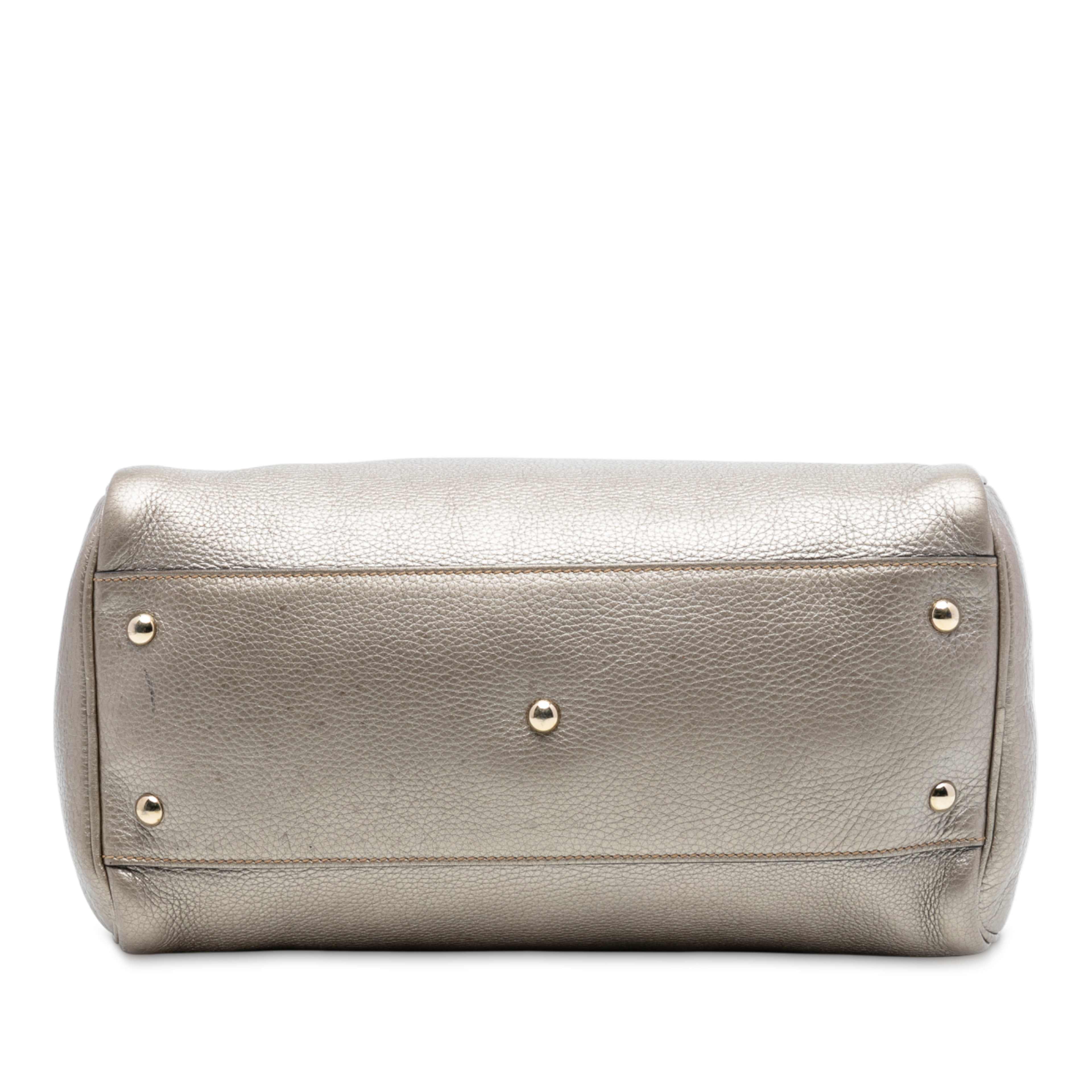 Gucci Medium Calfskin Bamboo Shopper Boston Bag, från Luxclusif, i färgen gold. Klicka för att öppna bilden i stort format