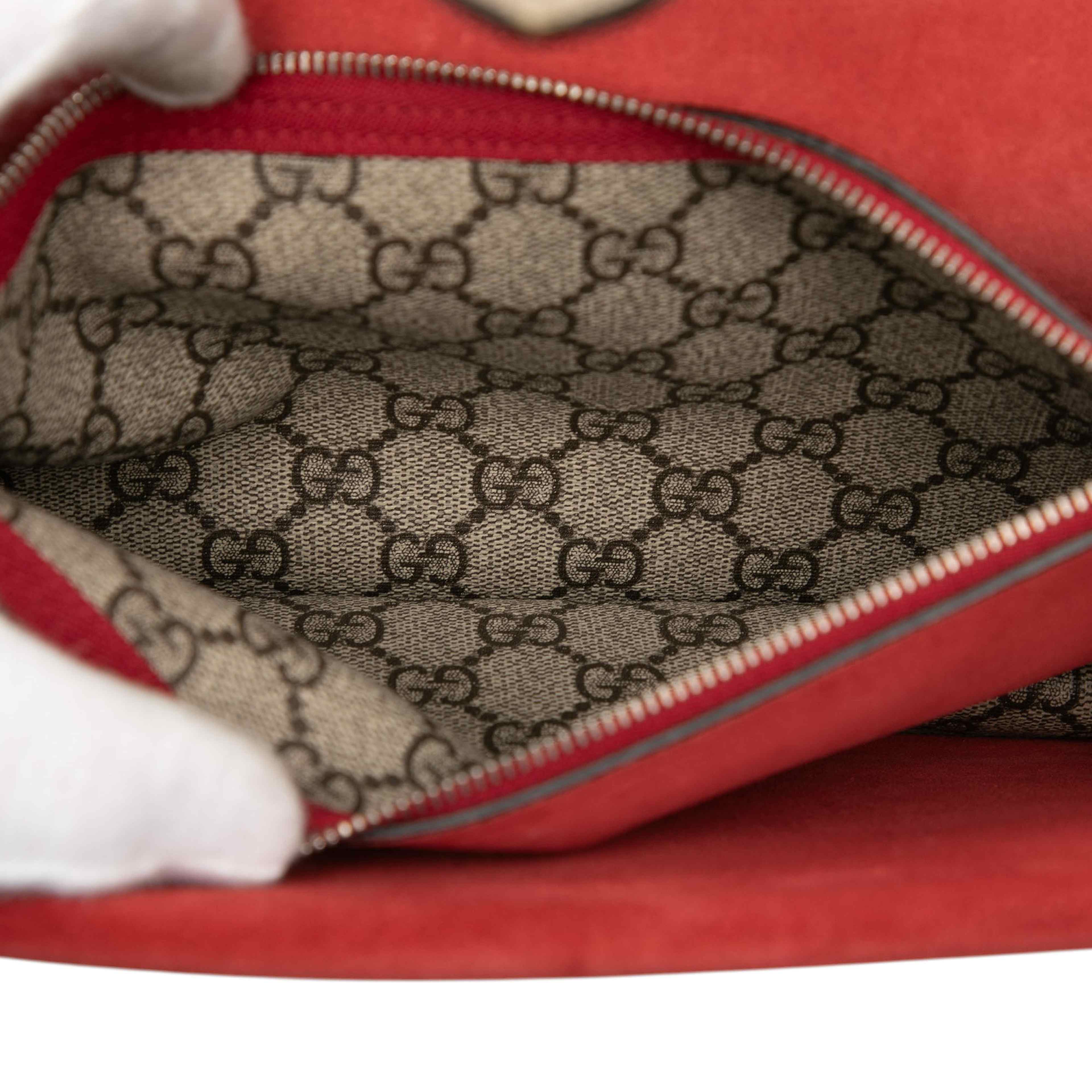 Gucci Medium Gg Supreme Dionysus Crossbody, från Luxclusif, i färgen beige. Klicka för att öppna bilden i stort format