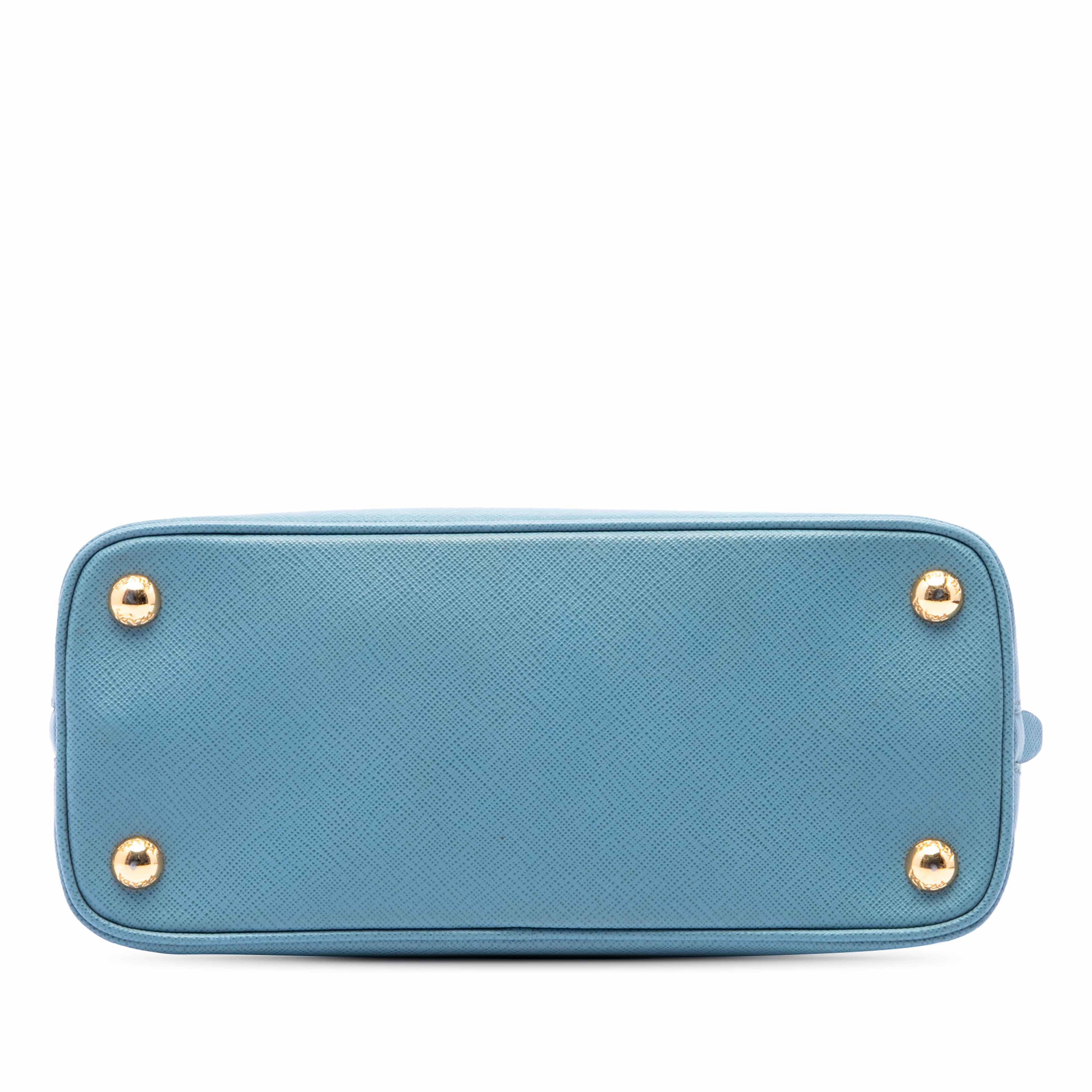Prada Small Saffiano Lux Promenade Satchel, från Luxclusif, i färgen blå. Klicka för att öppna bilden i stort format