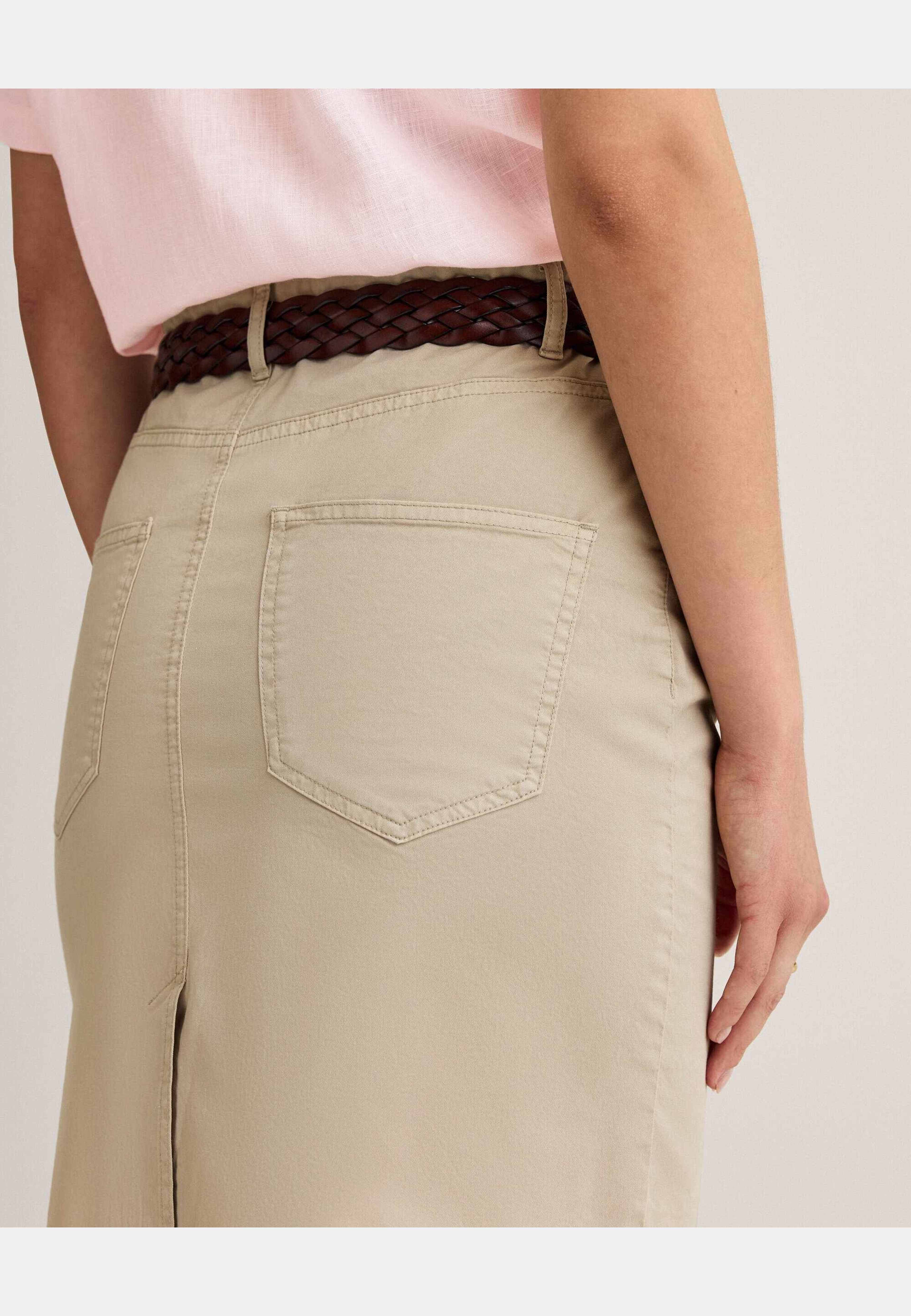 Ally Chino Skirt, från Newhouse, i färgen american khaki. Klicka för att öppna bilden i stort format