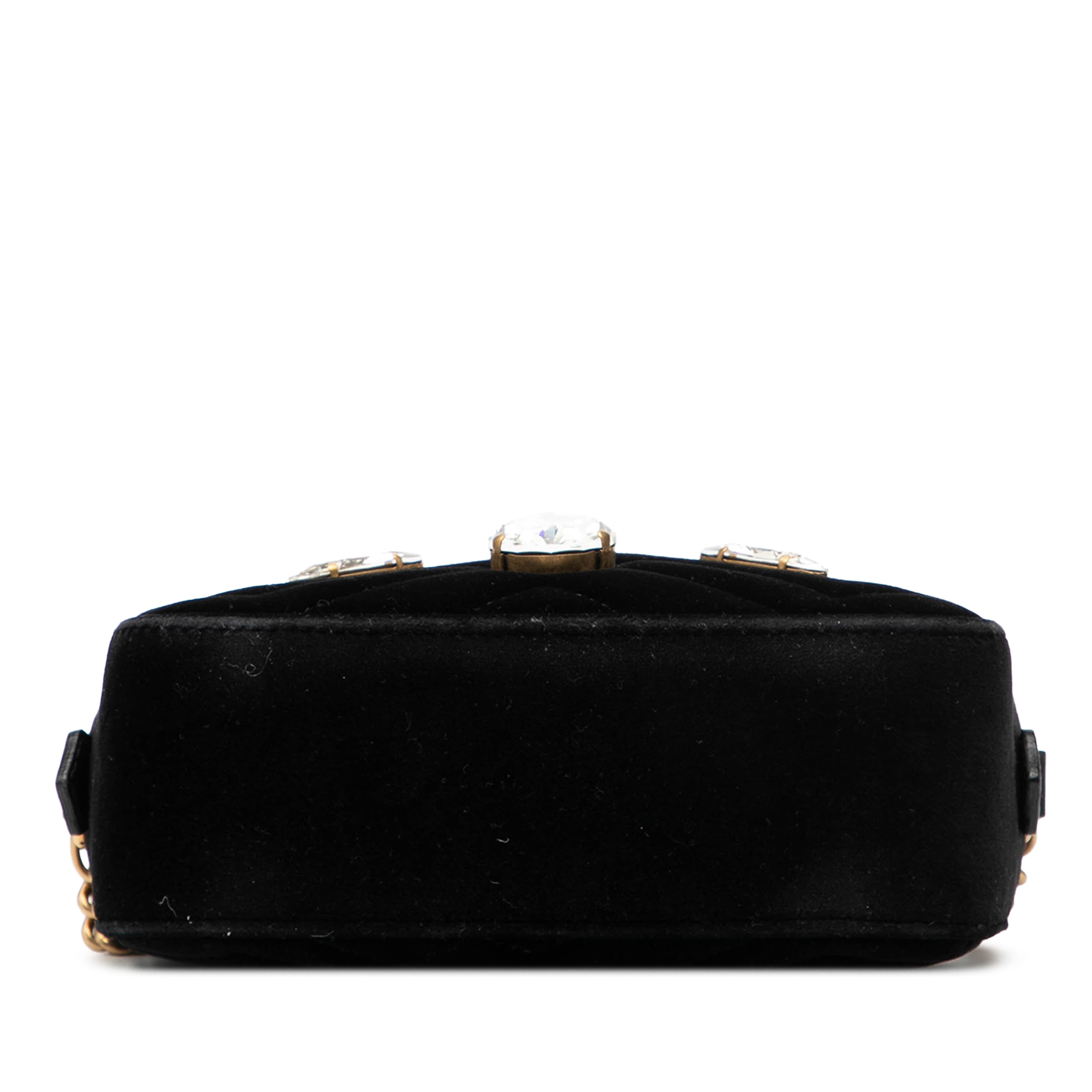 Gucci Mini Gg Marmont Crystal Embellished Matelasse Velvet Crossbody, från Luxclusif, i färgen black. Klicka för att öppna bilden i stort format
