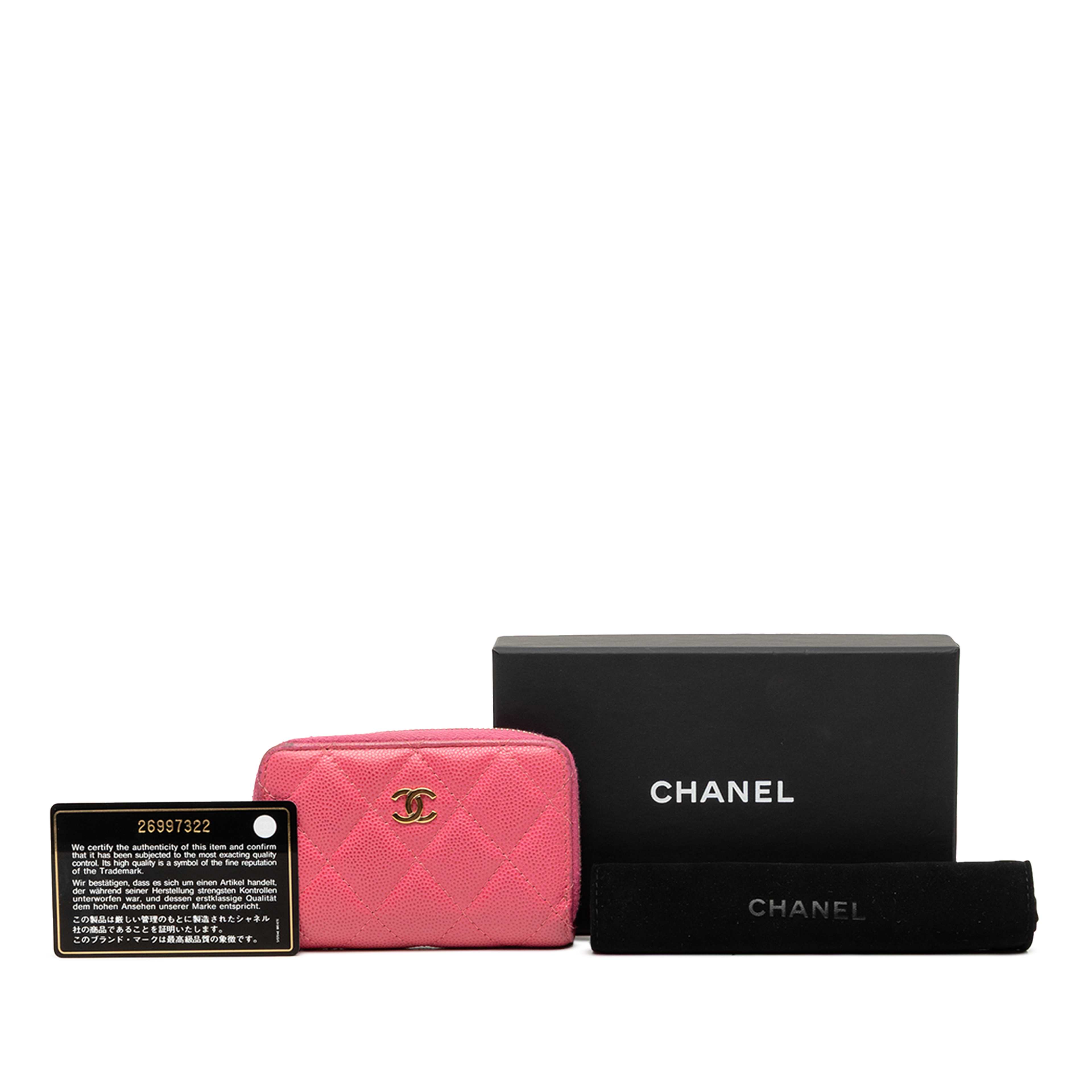 Chanel Cc Quilted Caviar Zip Coin Purse, från Luxclusif, i färgen rosa. Klicka för att öppna bilden i stort format