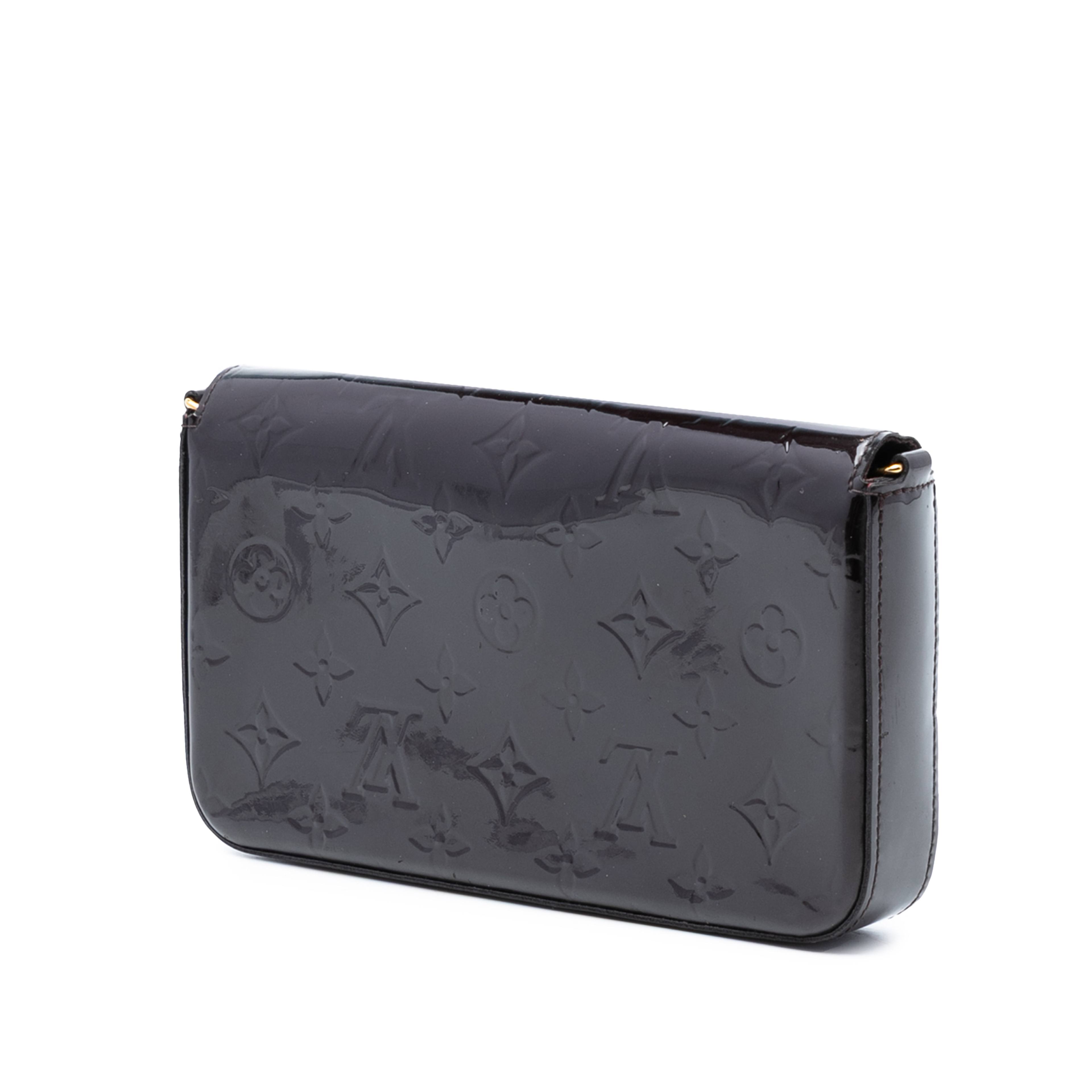 Louis Vuitton Monogram Vernis Pochette Felicie, från Luxclusif, i färgen purple. Klicka för att öppna bilden i stort format