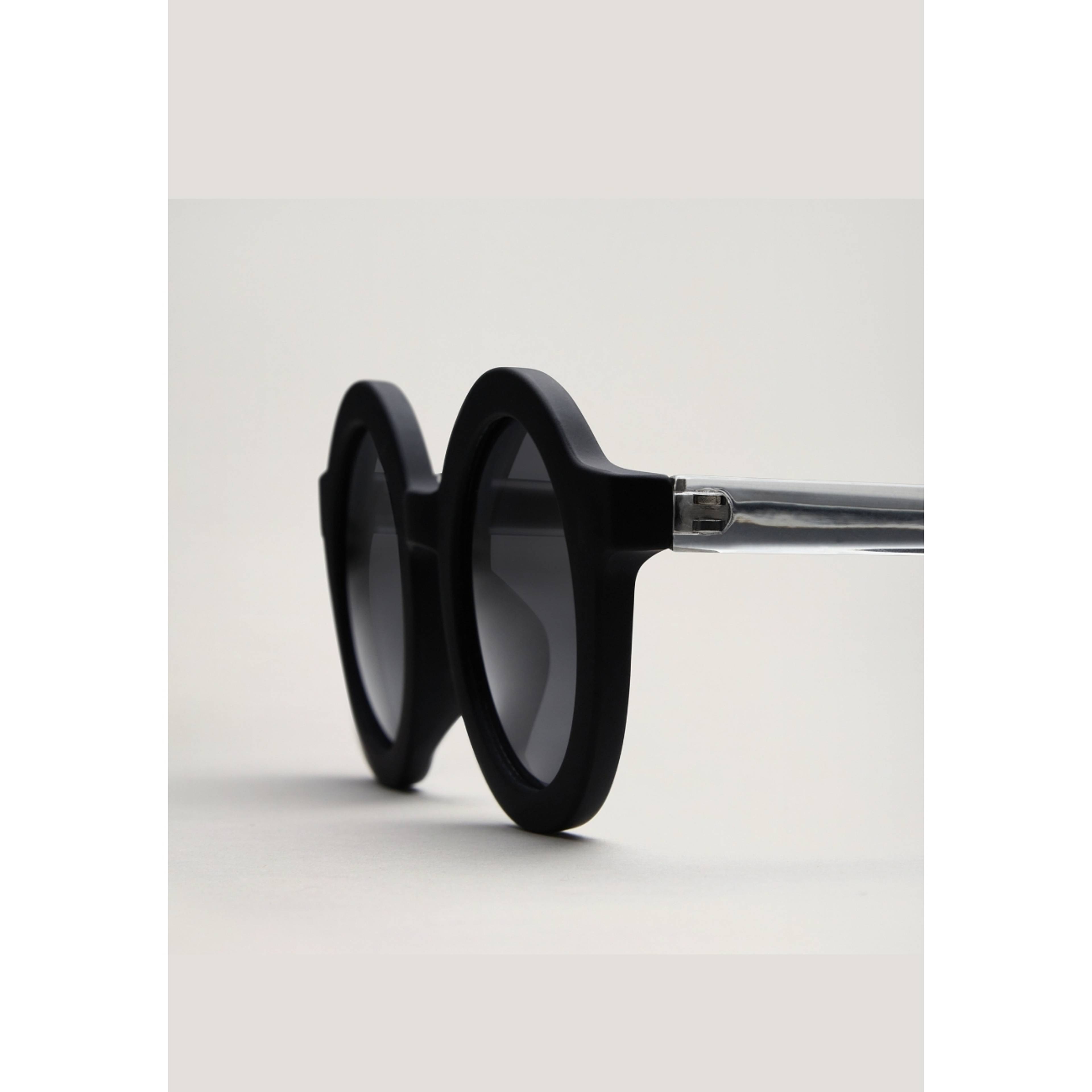 Babymocs Solglasögon Signature Round - Barn, från BabyMocs, i färgen black. Klicka för att öppna bilden i stort format