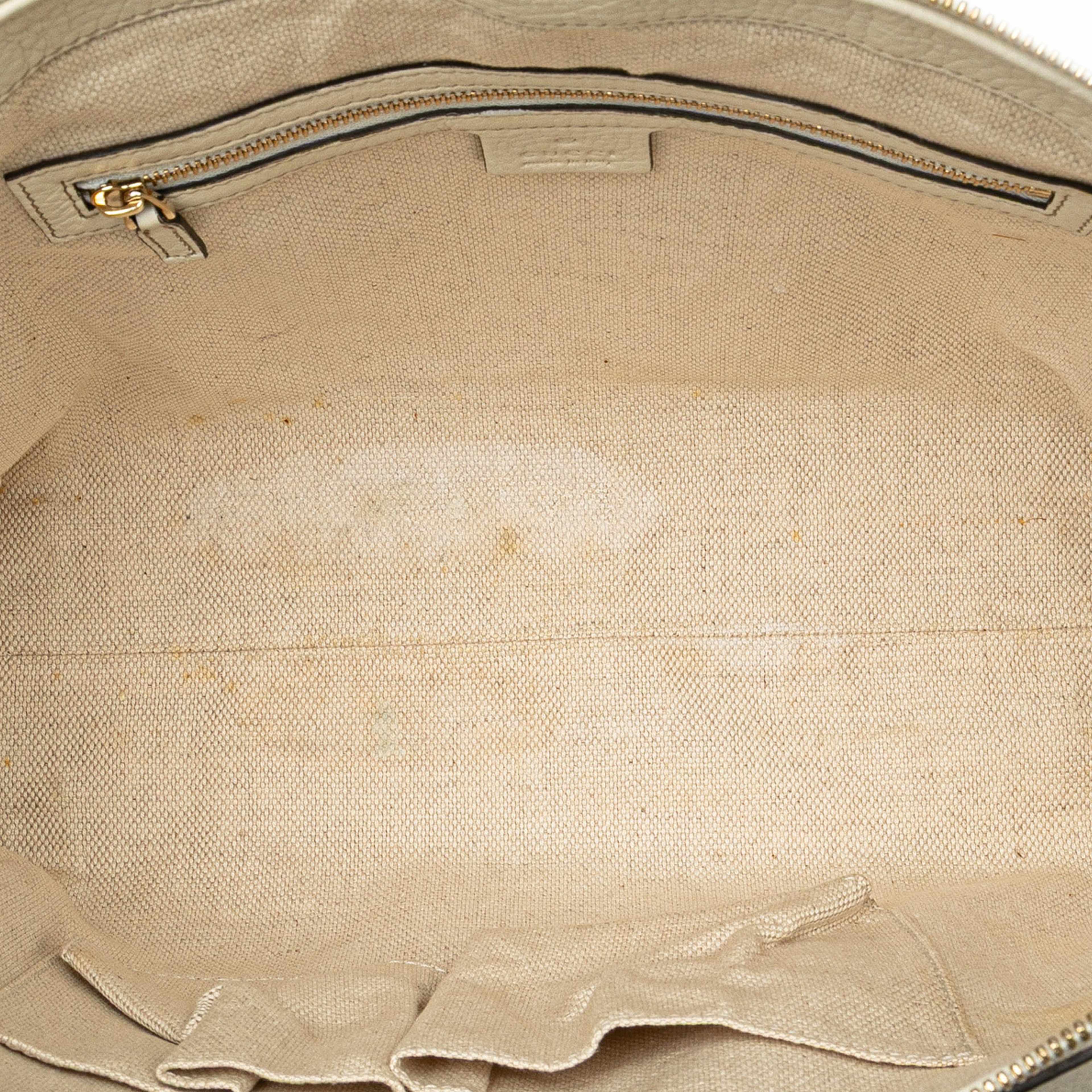 Gucci Small Leather Soho Working Tote, från Luxclusif, i färgen white. Klicka för att öppna bilden i stort format