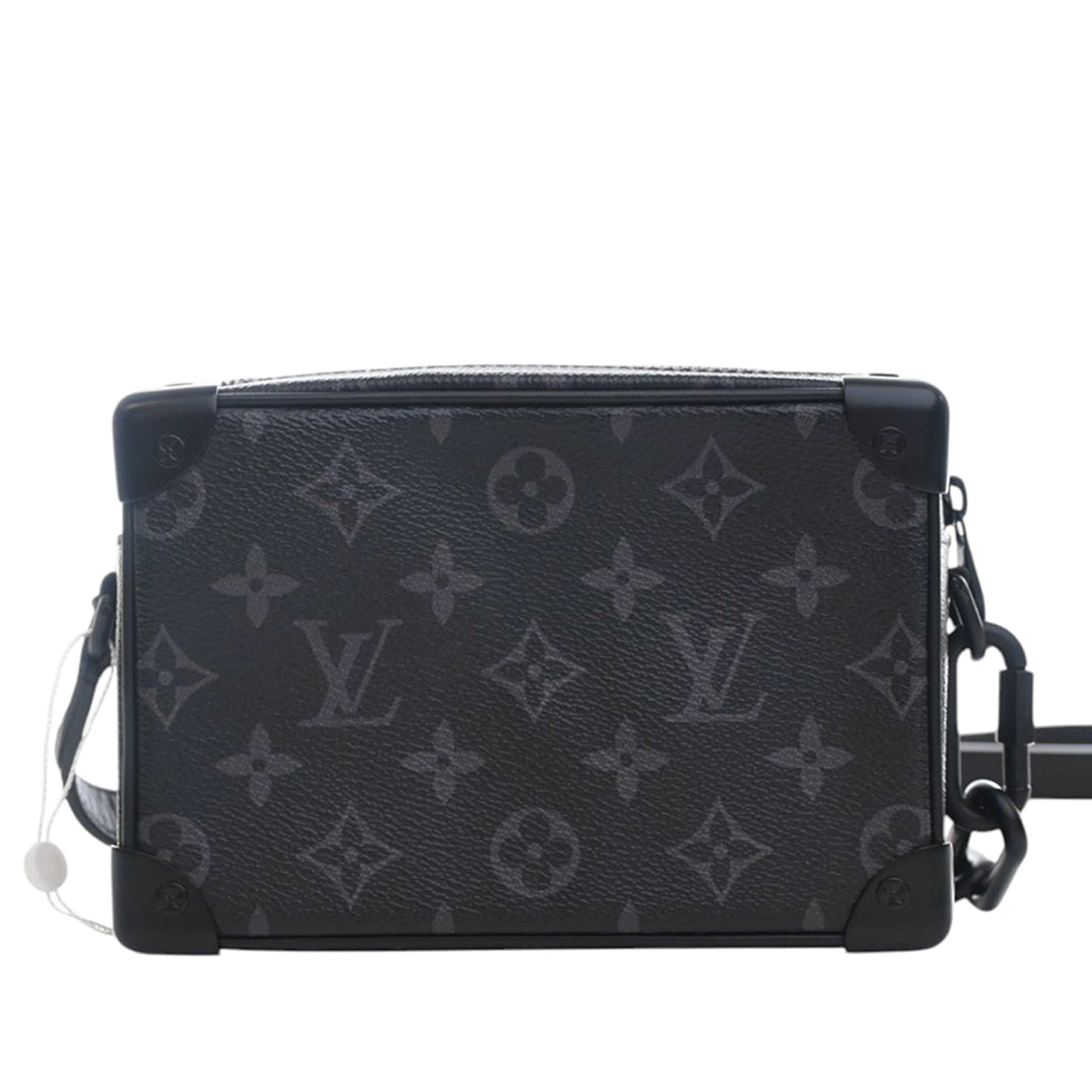 Louis Vuitton Monogram Eclipse Mini Soft Trunk, från Luxclusif, i färgen black. Klicka för att öppna bilden i stort format