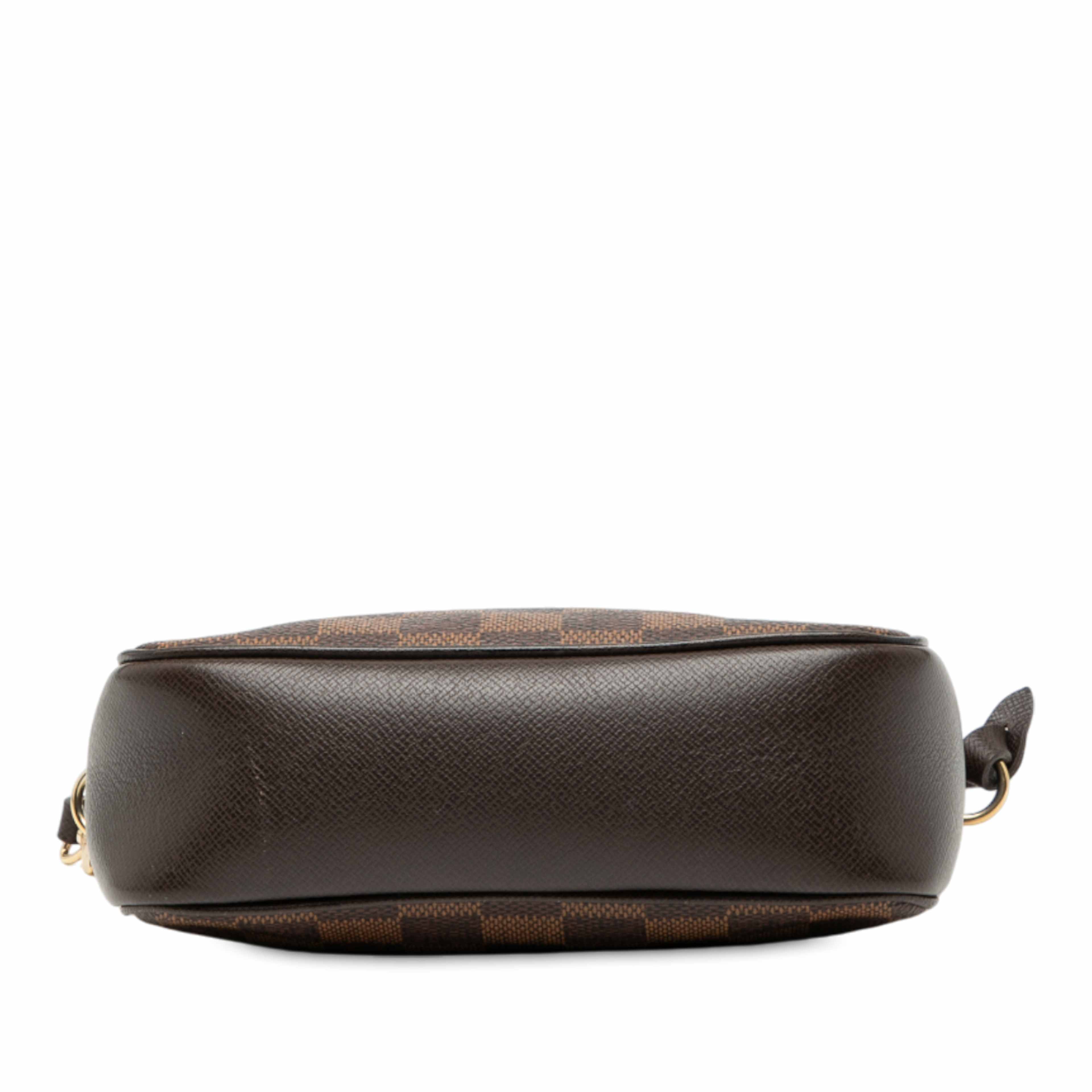 Louis Vuitton Damier Ebene Trousse Pochette, från Luxclusif, i färgen brun. Klicka för att öppna bilden i stort format