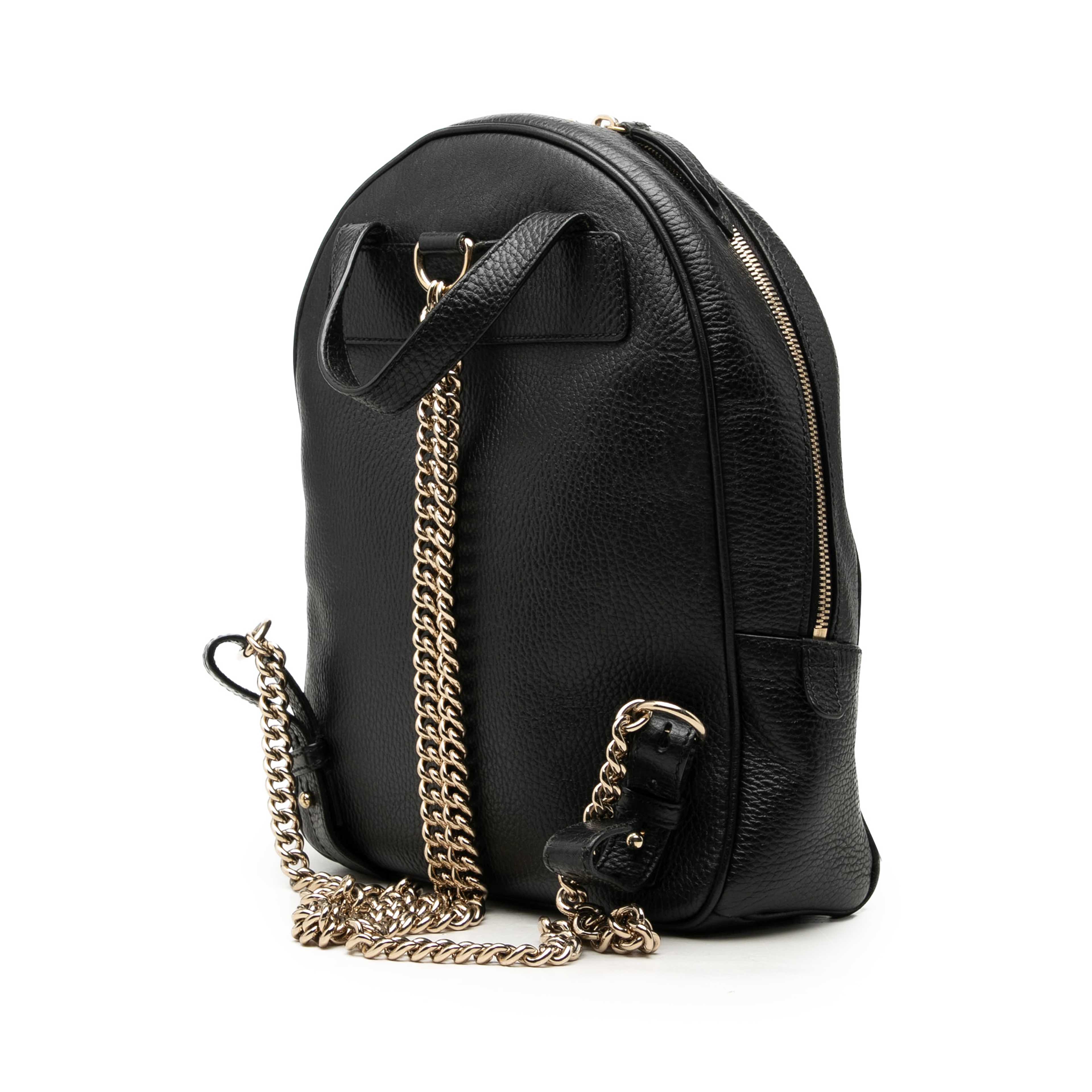 Gucci Pebbled Calfskin Soho Chain Backpack, från Luxclusif, i färgen svart. Klicka för att öppna bilden i stort format