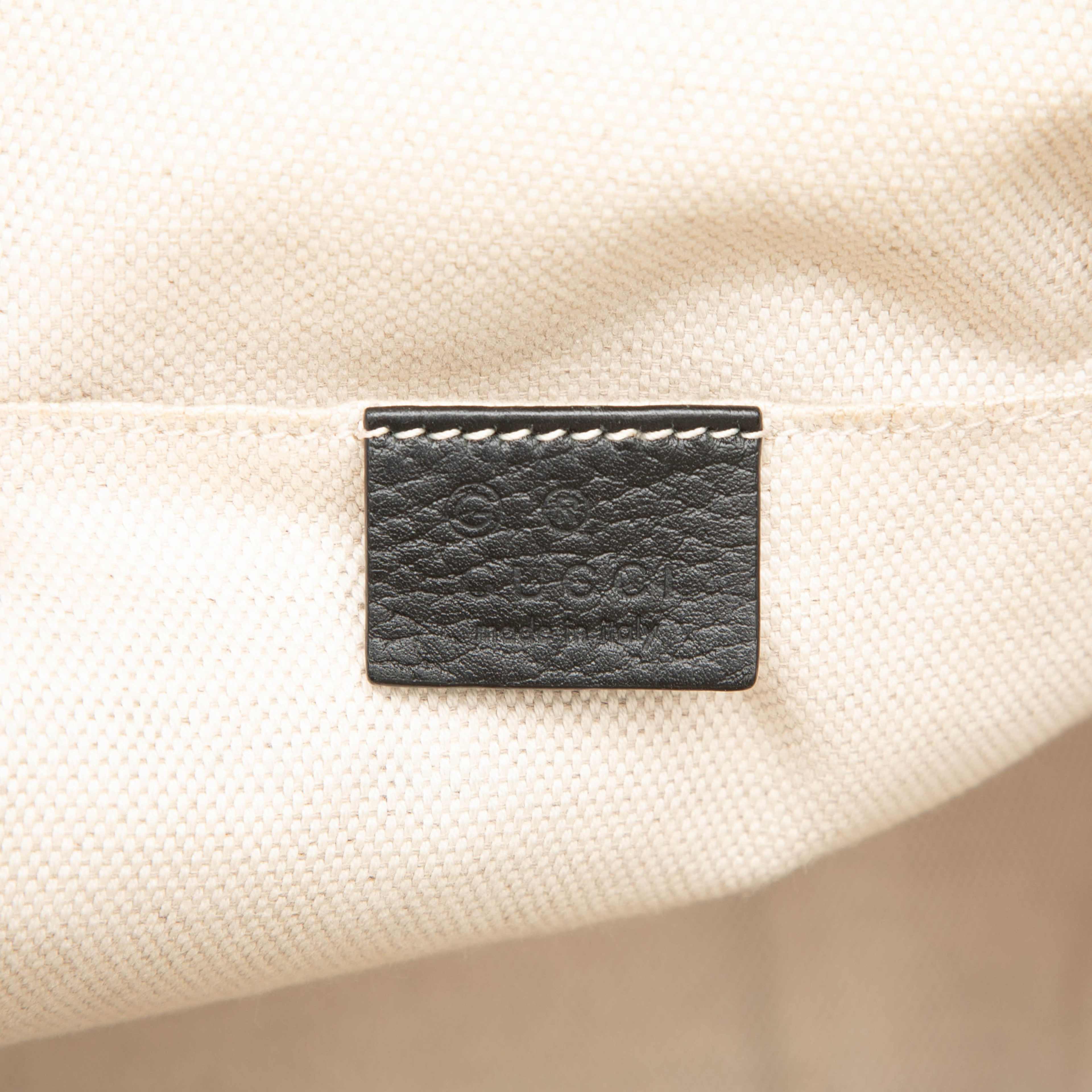 Gucci Pebbled Calfskin Soho Chain Backpack, från Luxclusif, i färgen svart. Klicka för att öppna bilden i stort format