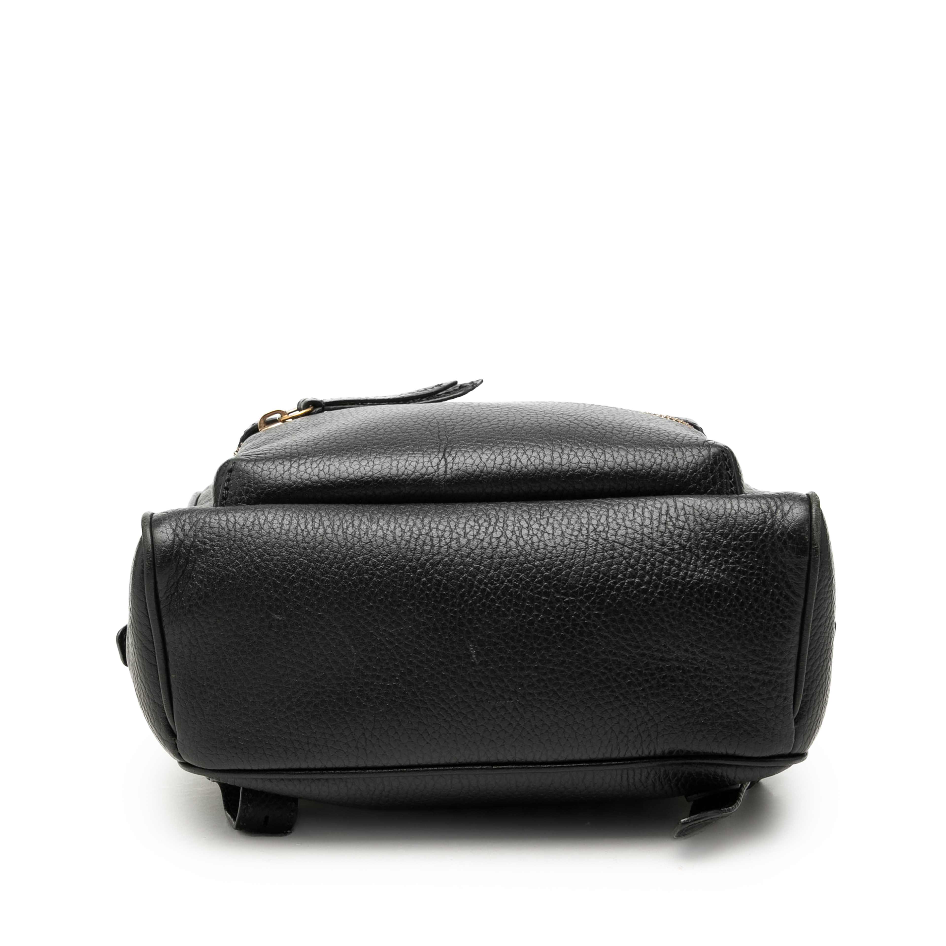 Gucci Pebbled Calfskin Soho Chain Backpack, från Luxclusif, i färgen svart. Klicka för att öppna bilden i stort format