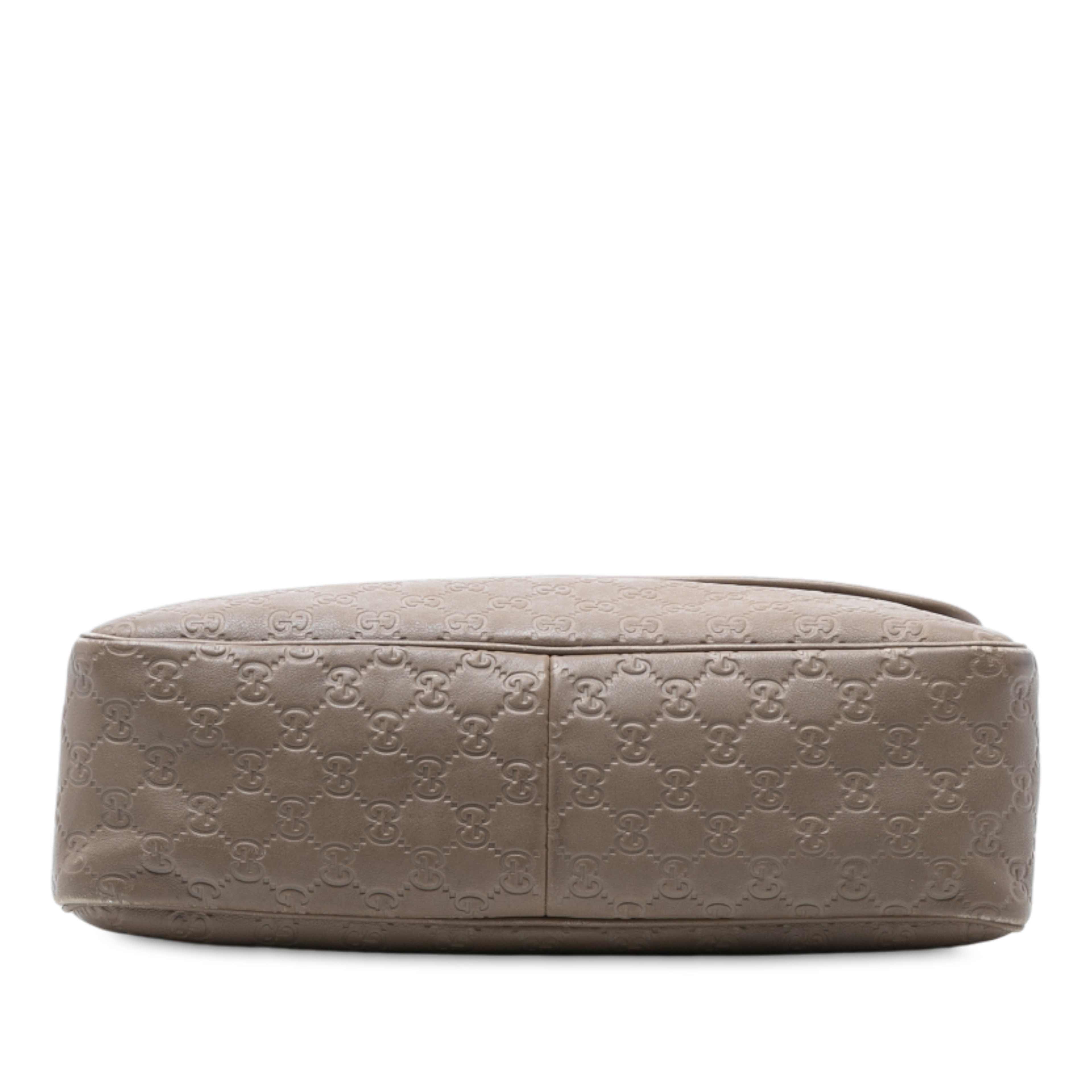 Gucci Guccissima Crossbody, från Luxclusif, i färgen beige. Klicka för att öppna bilden i stort format