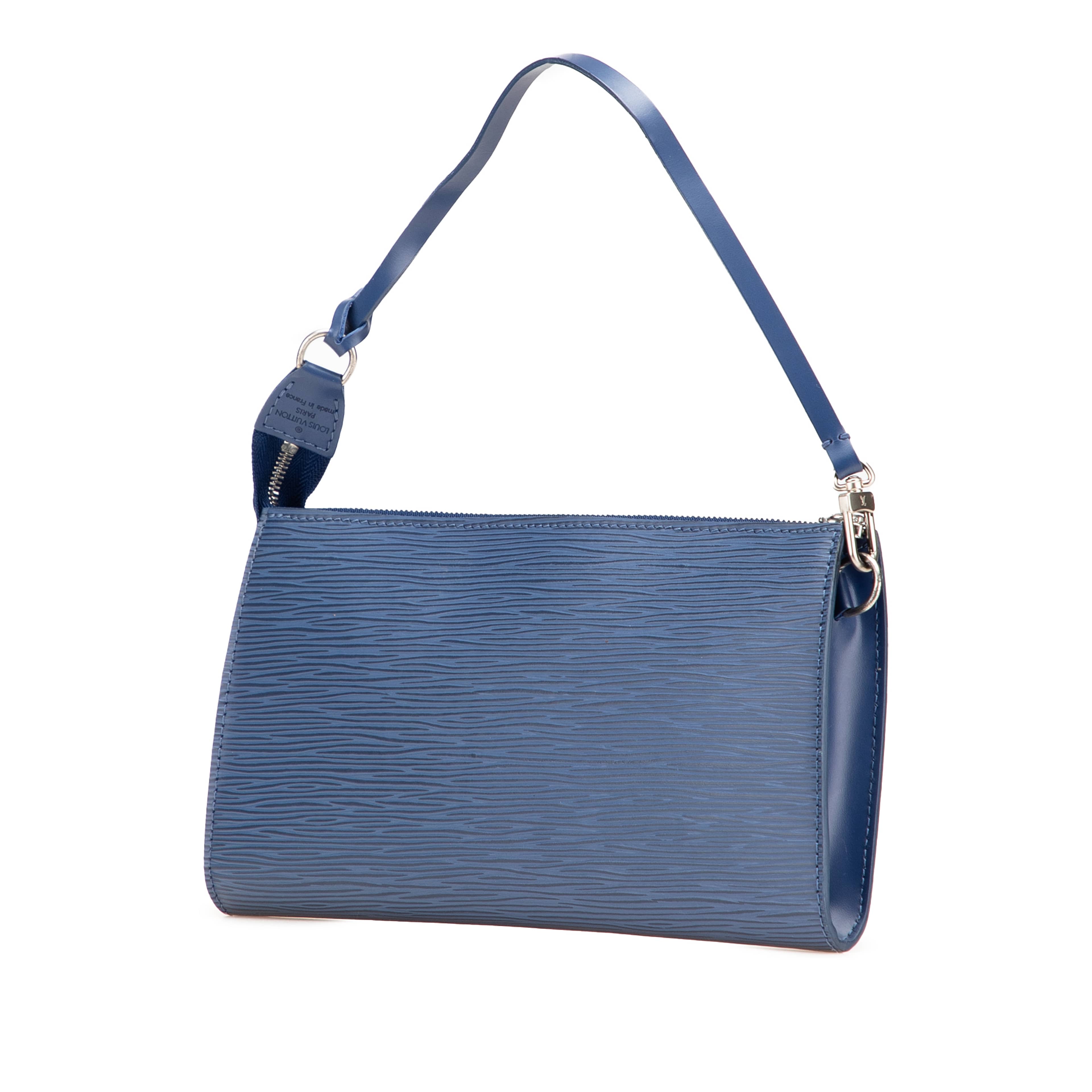 Louis Vuitton Epi Pochette Accessoires, från Luxclusif, i färgen blue. Klicka för att öppna bilden i stort format