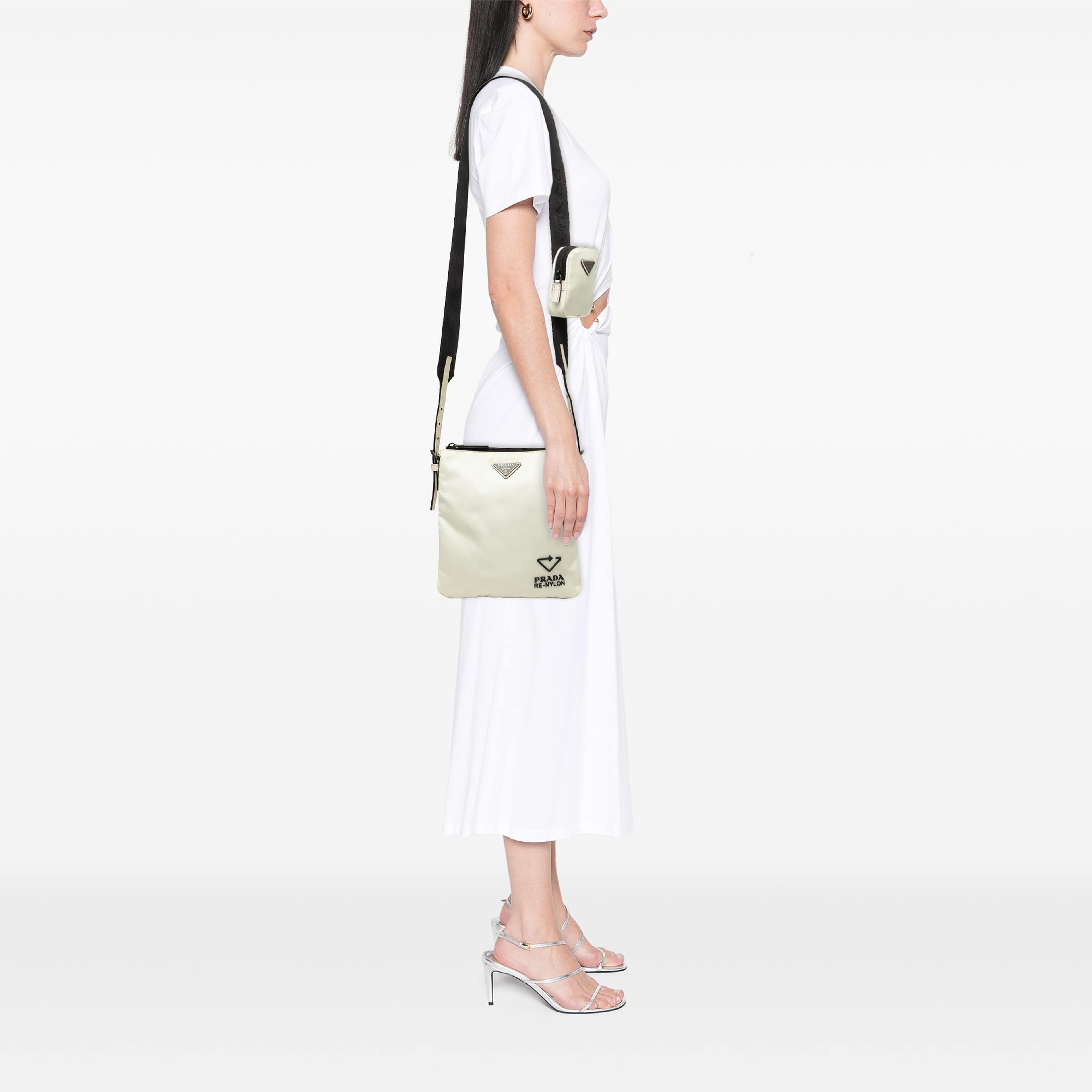 Prada Re Nylon Zip Top Crossbody, från Luxclusif, i färgen vit. Klicka för att öppna bilden i stort format