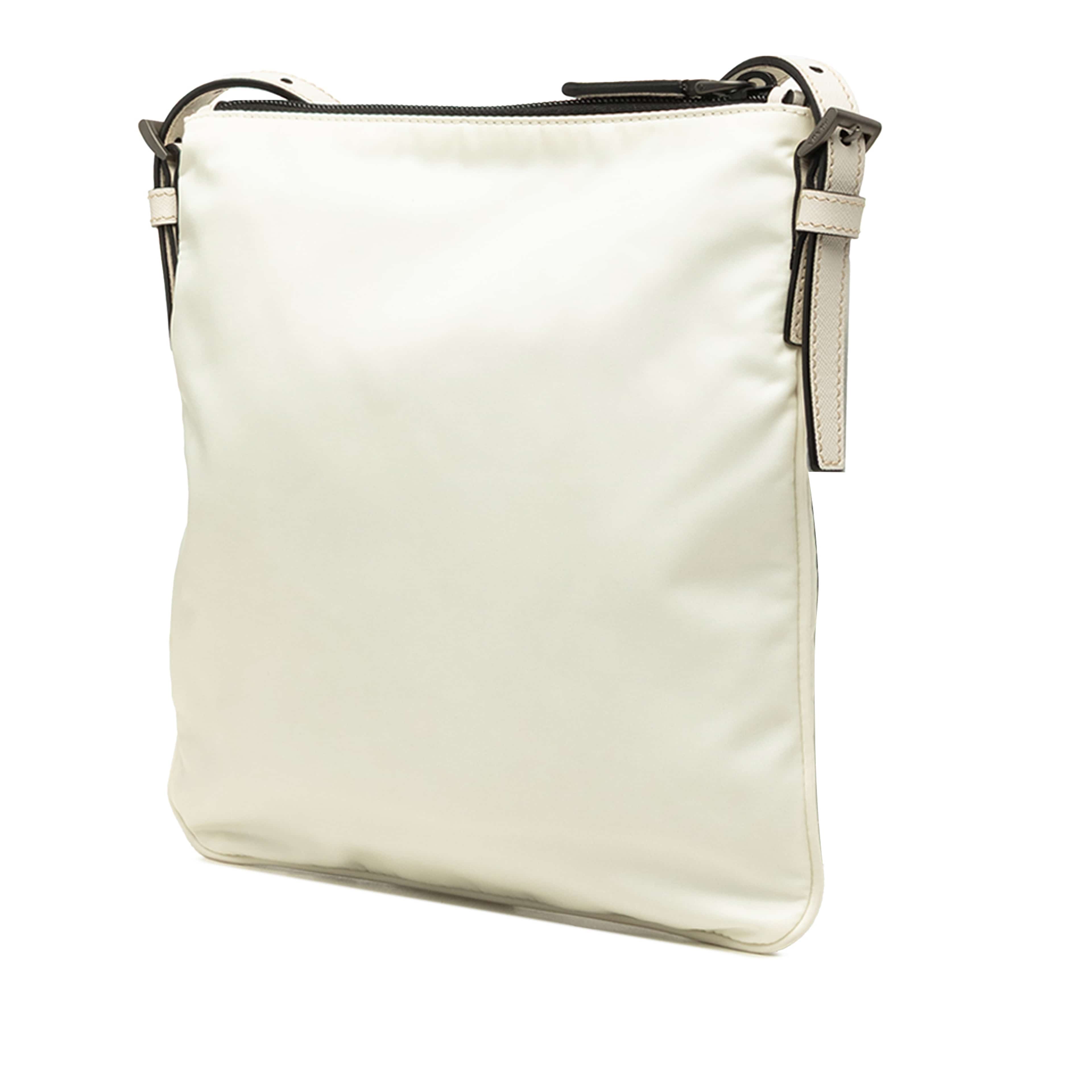 Prada Re Nylon Zip Top Crossbody, från Luxclusif, i färgen vit. Klicka för att öppna bilden i stort format
