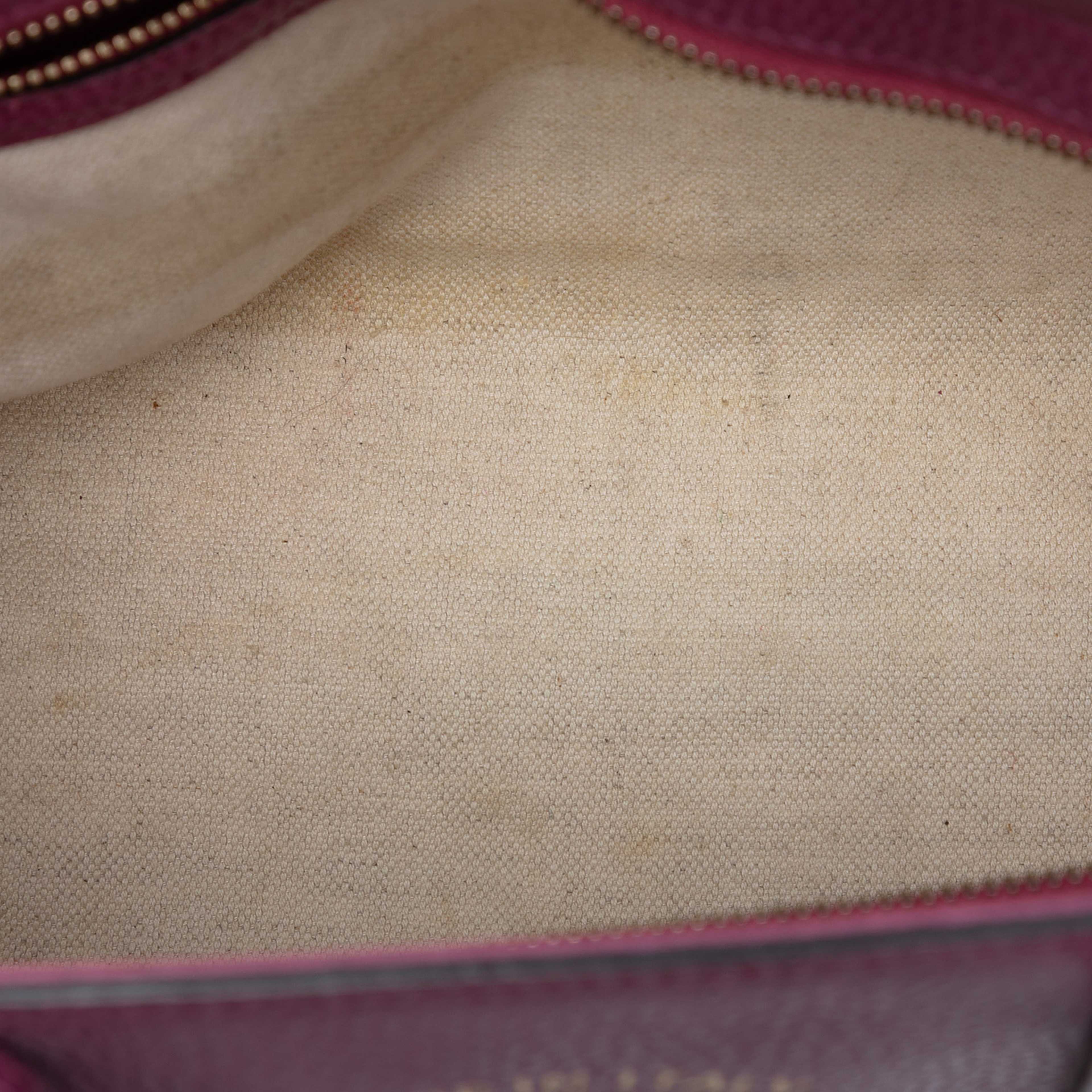 Gucci Mini Leather Swing Satchel, från Luxclusif, i färgen magenta. Klicka för att öppna bilden i stort format