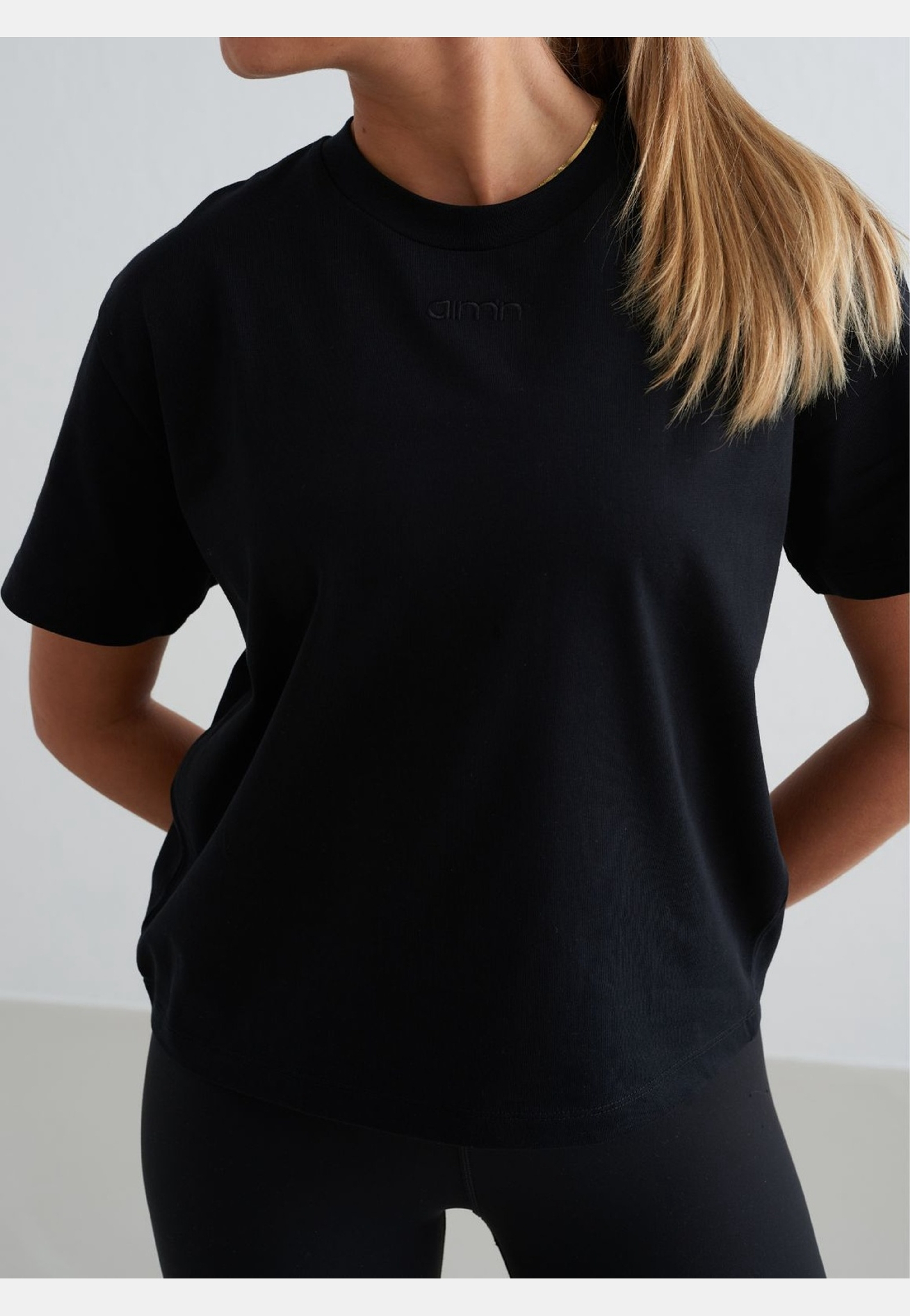 Boxy T-shirt, från aim'n, i färgen black. Klicka för att öppna bilden i stort format
