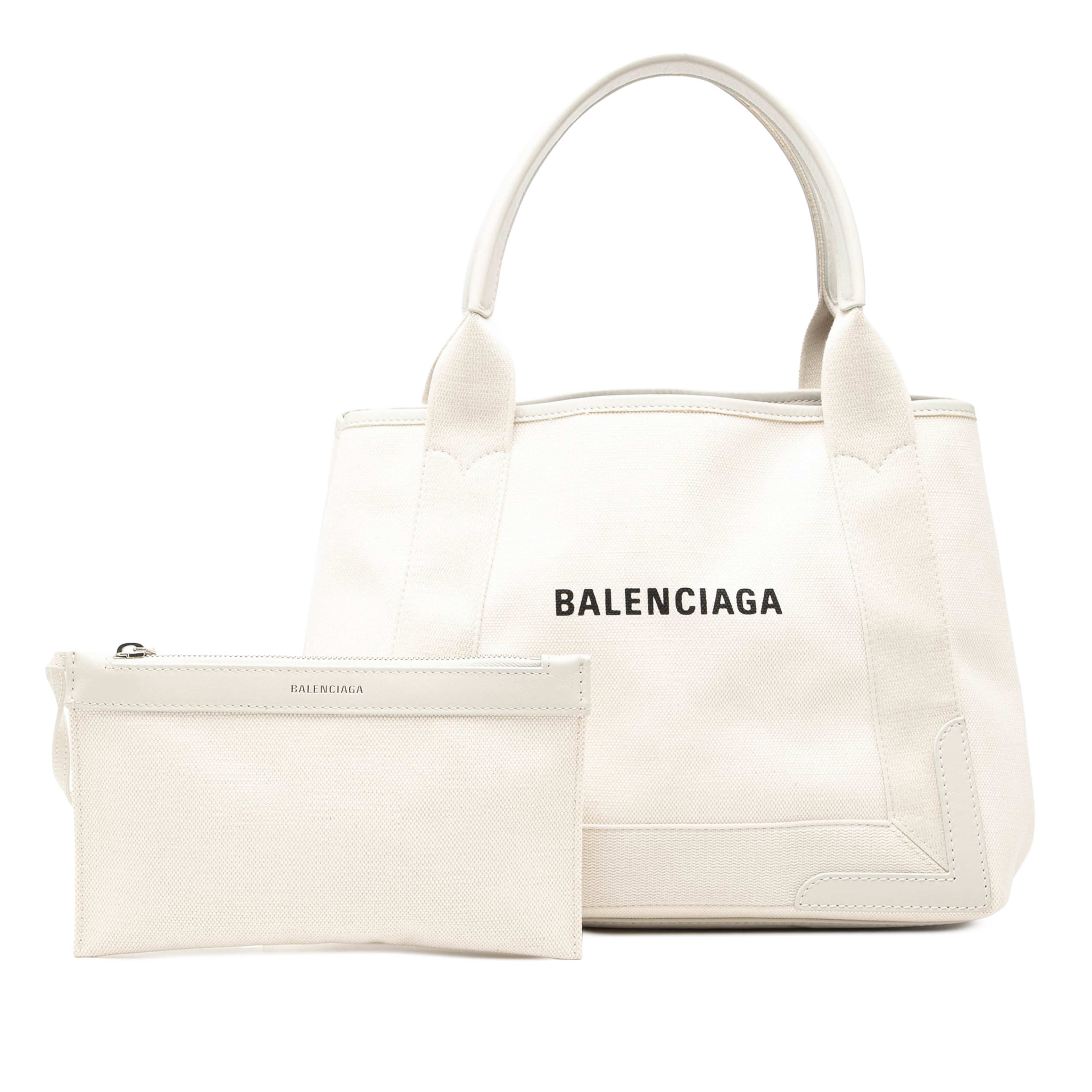 Balenciaga Canvas Navy Cabas Tote S, från Luxclusif, i färgen vit. Klicka för att öppna bilden i stort format