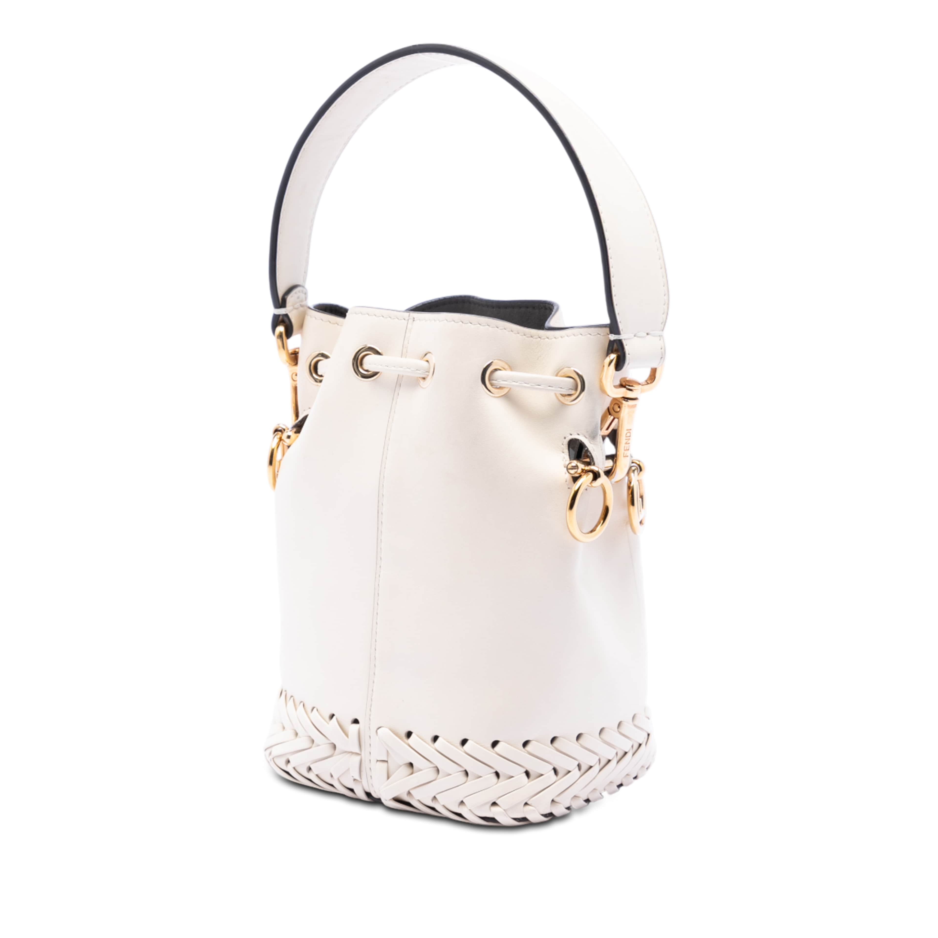 Fendi Mini Embossed Leather Whipstitch Mon Tresor Bucket Bag, från Luxclusif, i färgen off white. Klicka för att öppna bilden i stort format