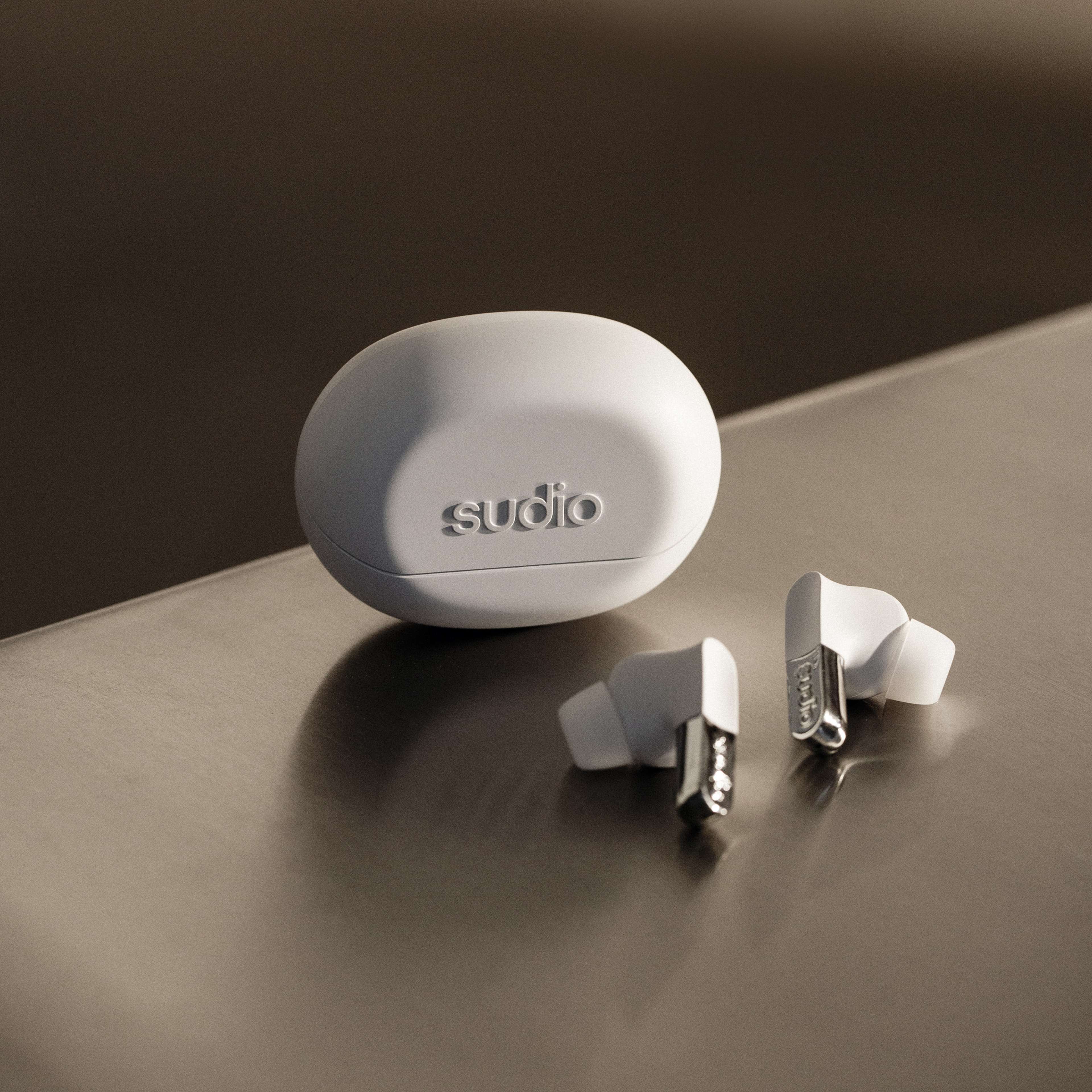 Sudio N3 Pro, från Sudio, i färgen chrome white. Klicka för att öppna bilden i stort format