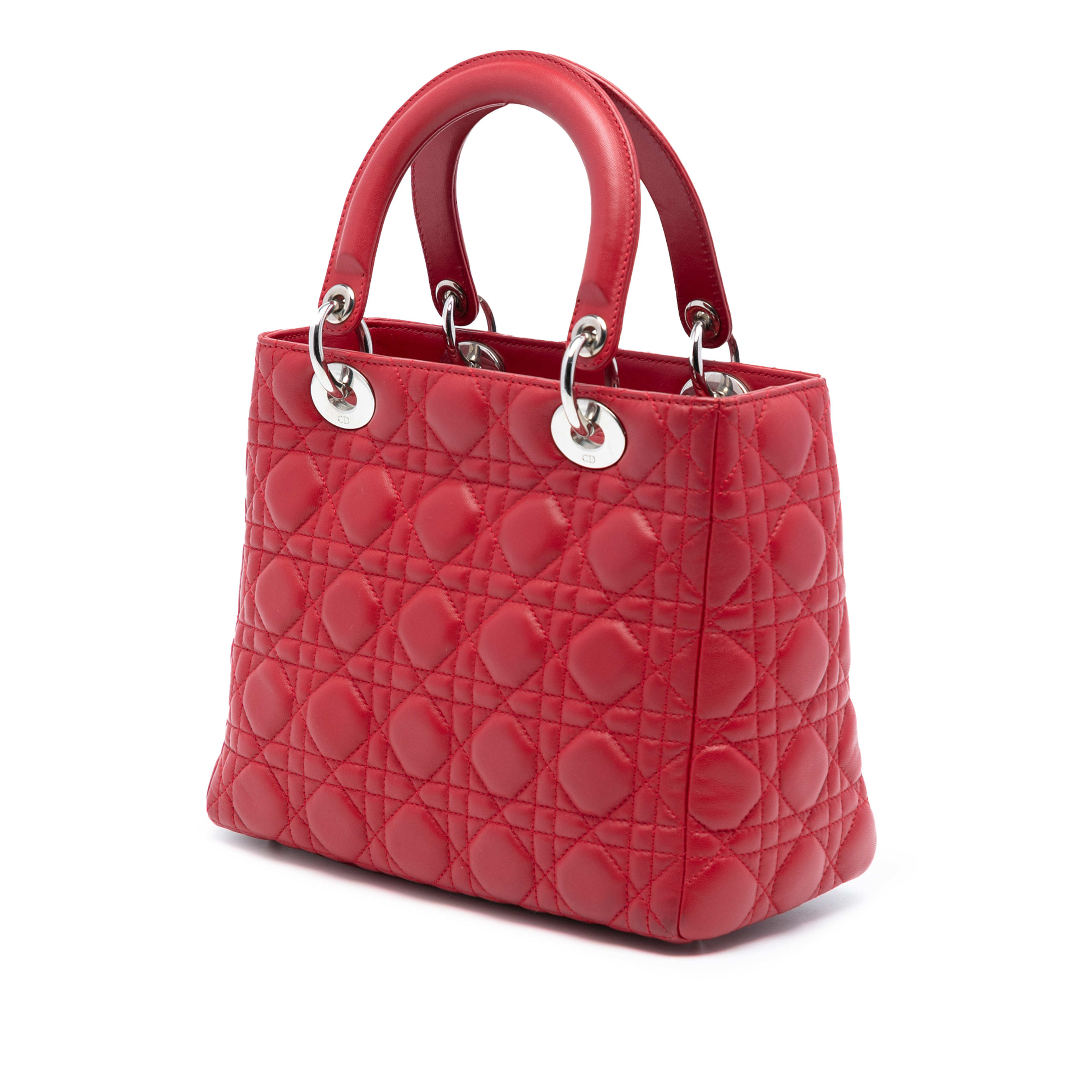Dior Medium Lambskin Cannage Lady Dior, från Luxclusif, i färgen red. Klicka för att öppna bilden i stort format