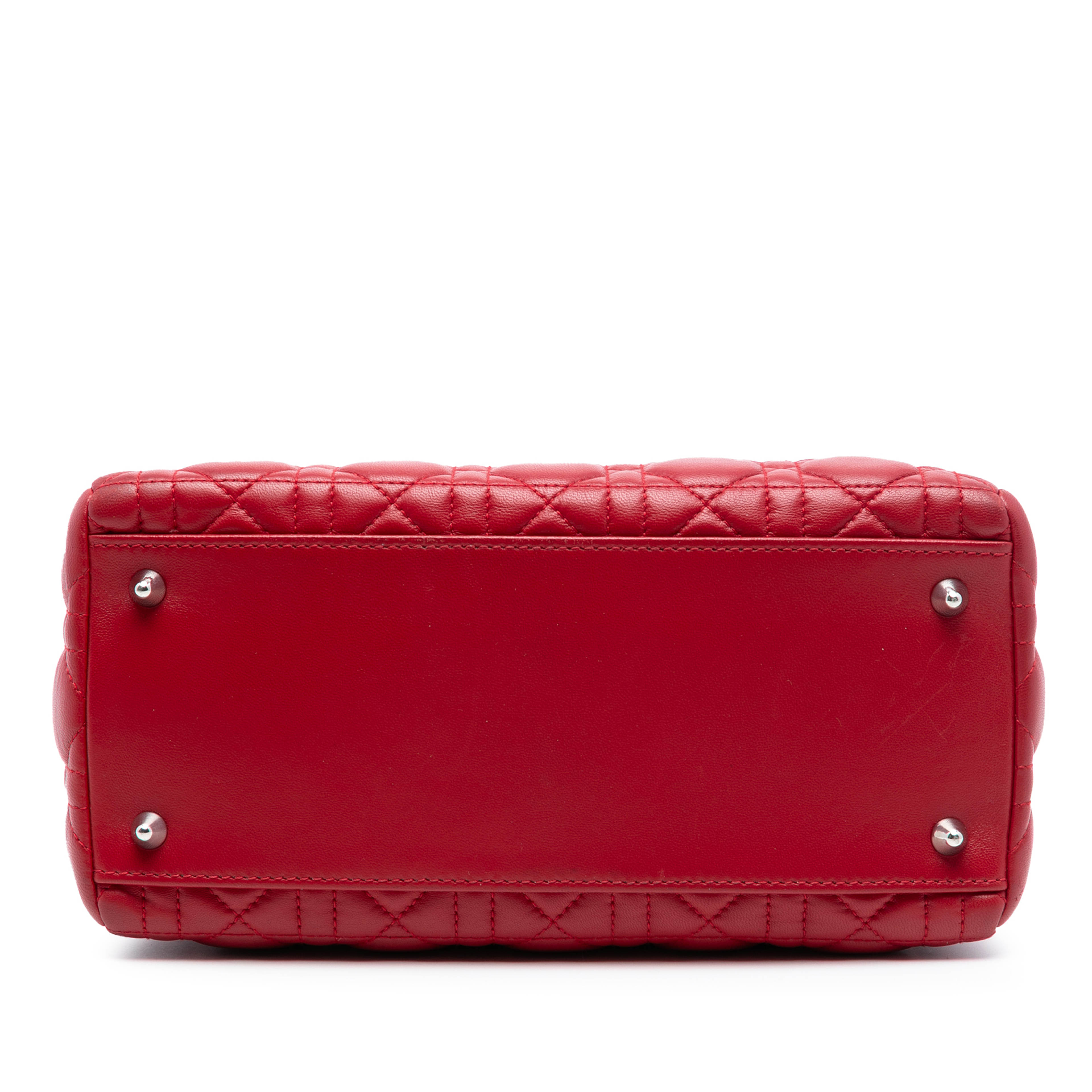 Dior Medium Lambskin Cannage Lady Dior, från Luxclusif, i färgen red. Klicka för att öppna bilden i stort format