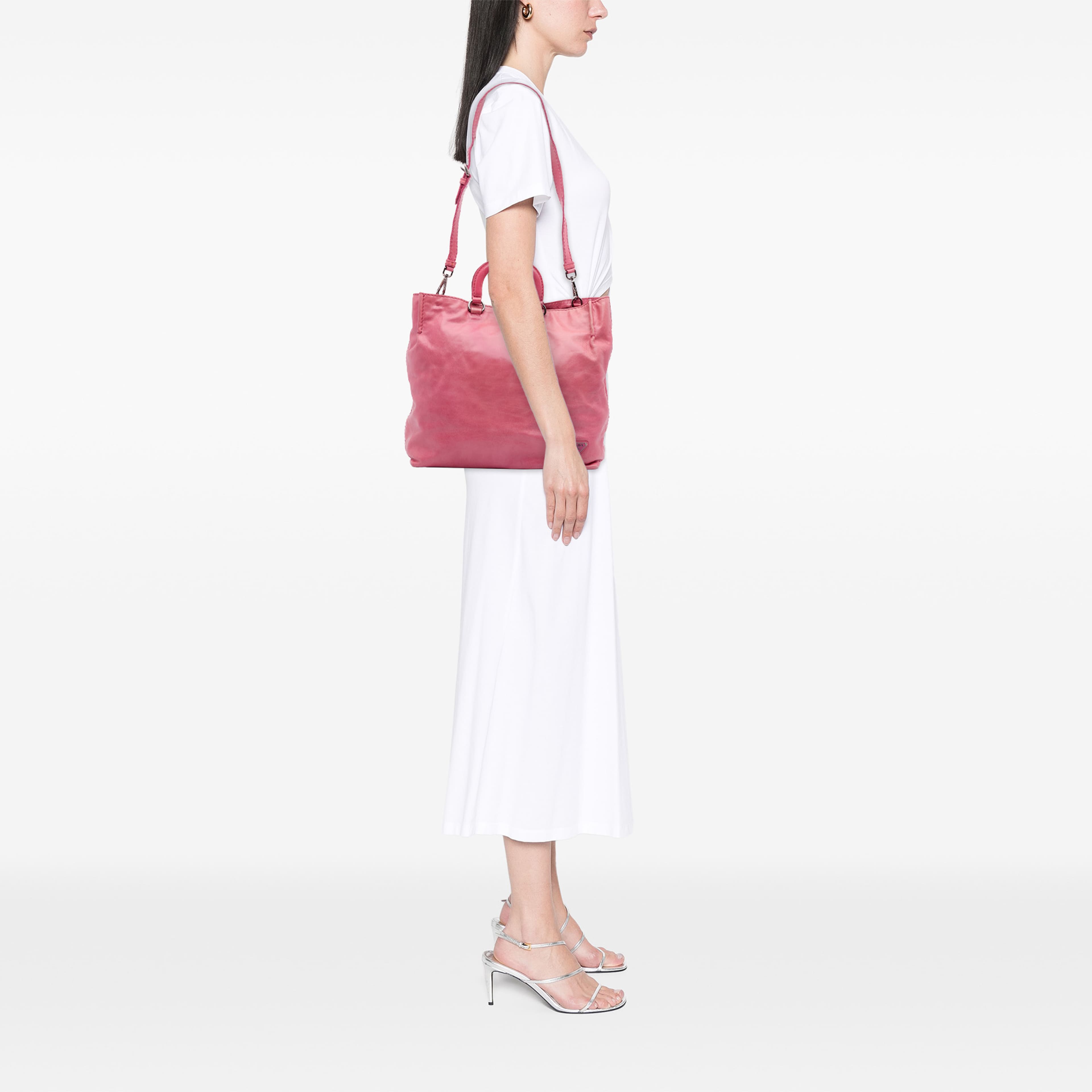 Prada Vitello Shine Open Convertible Tote, från Luxclusif, i färgen rosa. Klicka för att öppna bilden i stort format