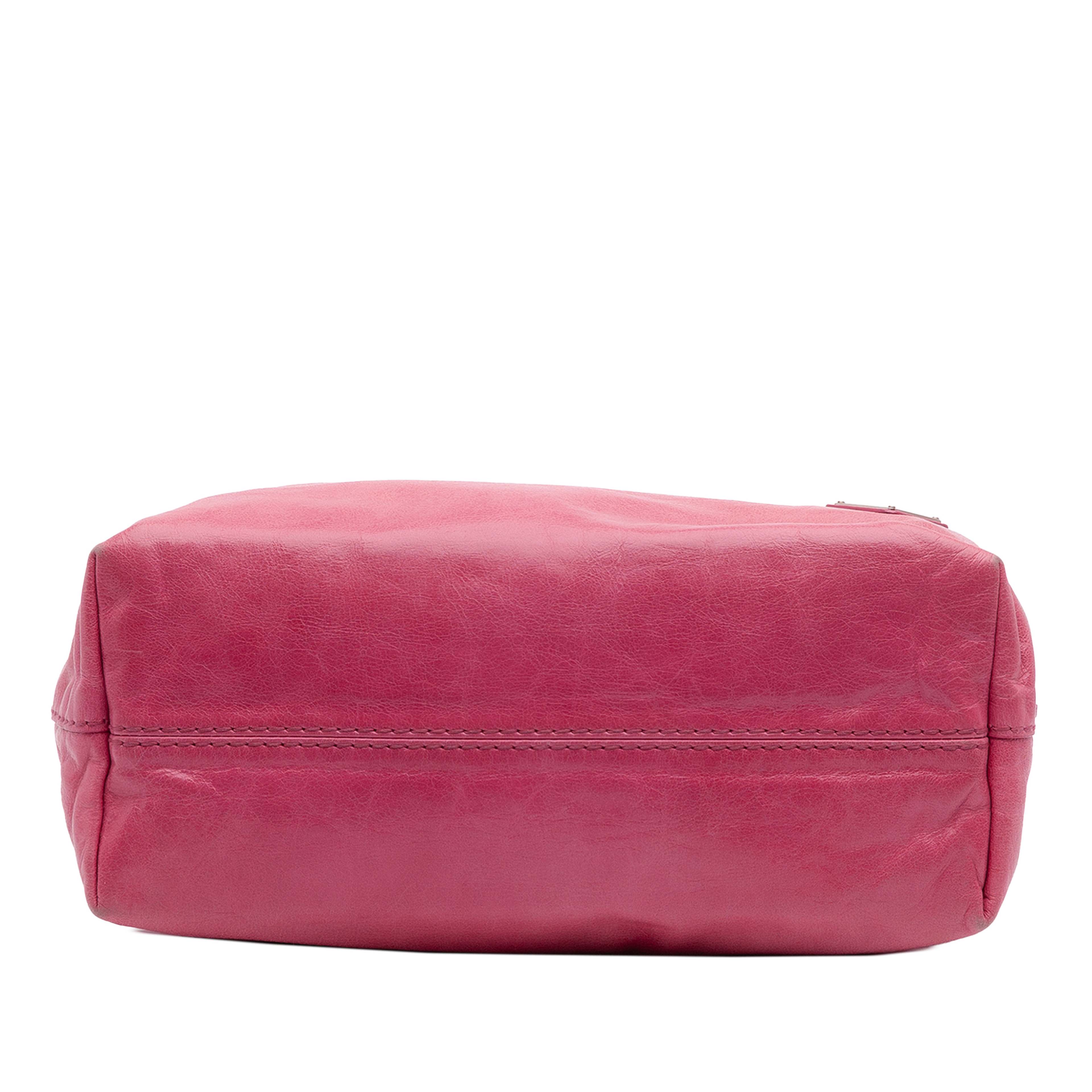 Prada Vitello Shine Open Convertible Tote, från Luxclusif, i färgen rosa. Klicka för att öppna bilden i stort format