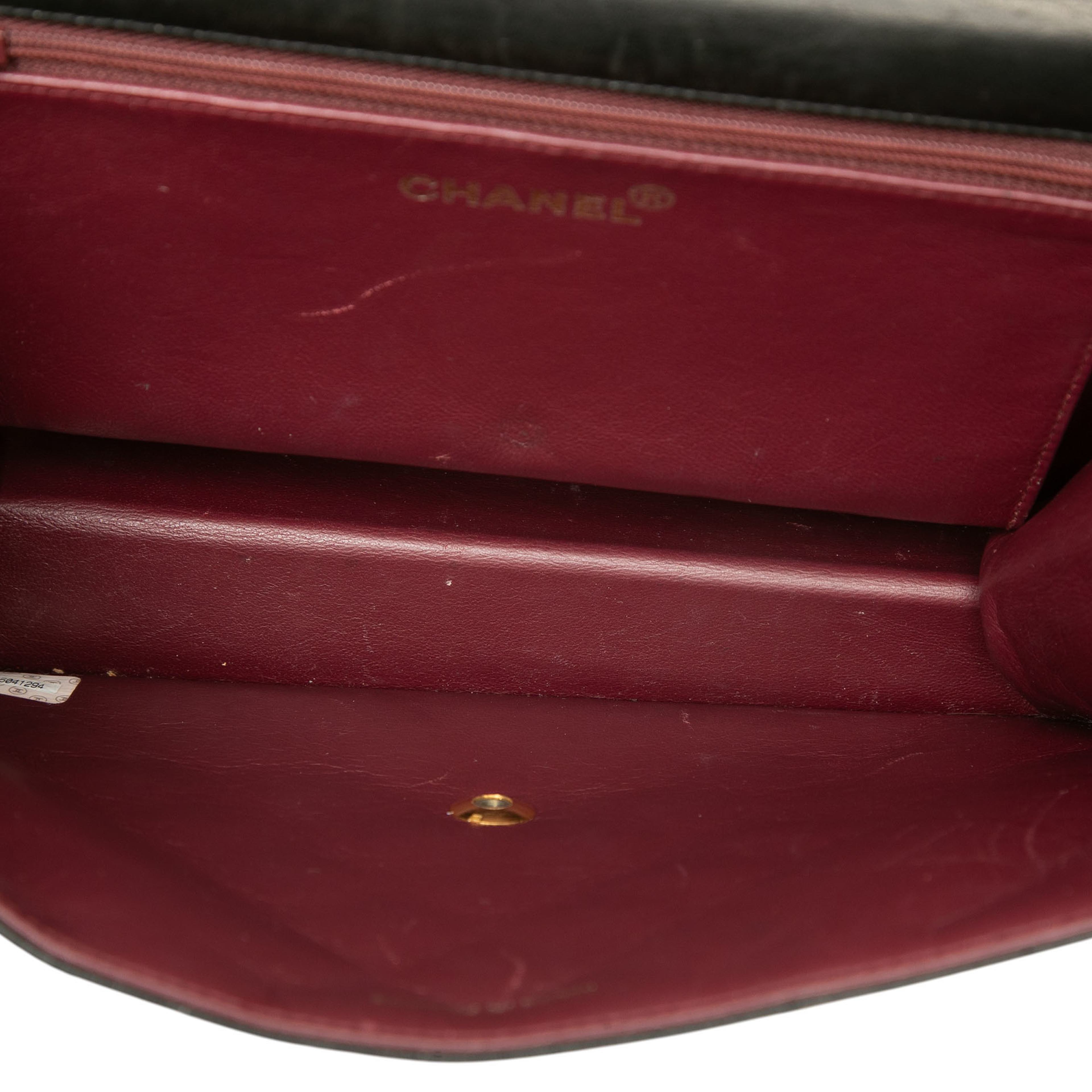 Chanel Medium Cc Quilted Lambskin Single Flap, från Luxclusif, i färgen black. Klicka för att öppna bilden i stort format