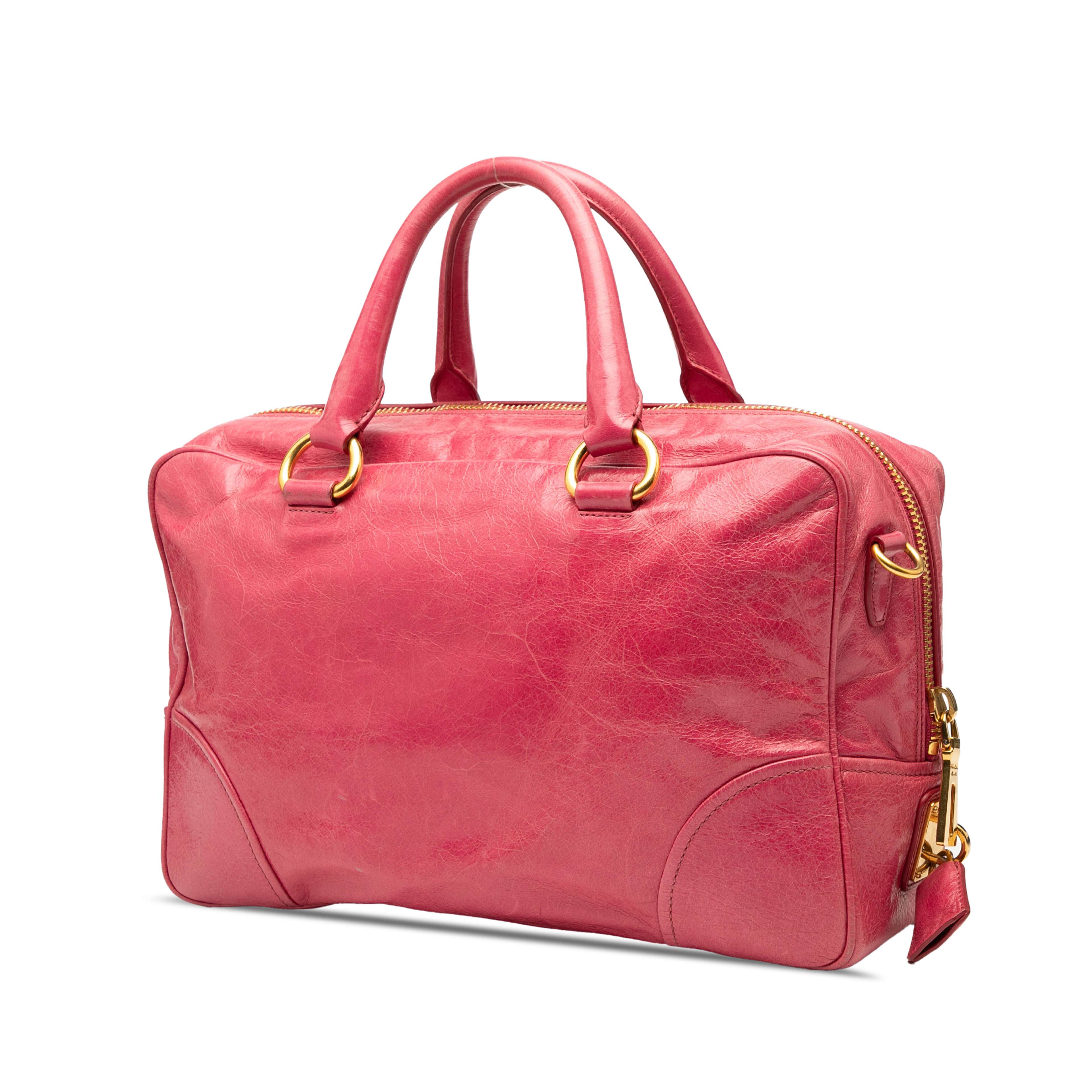 Prada Vitello Shine Bauletto Satchel, från Luxclusif, i färgen dark pink. Klicka för att öppna bilden i stort format