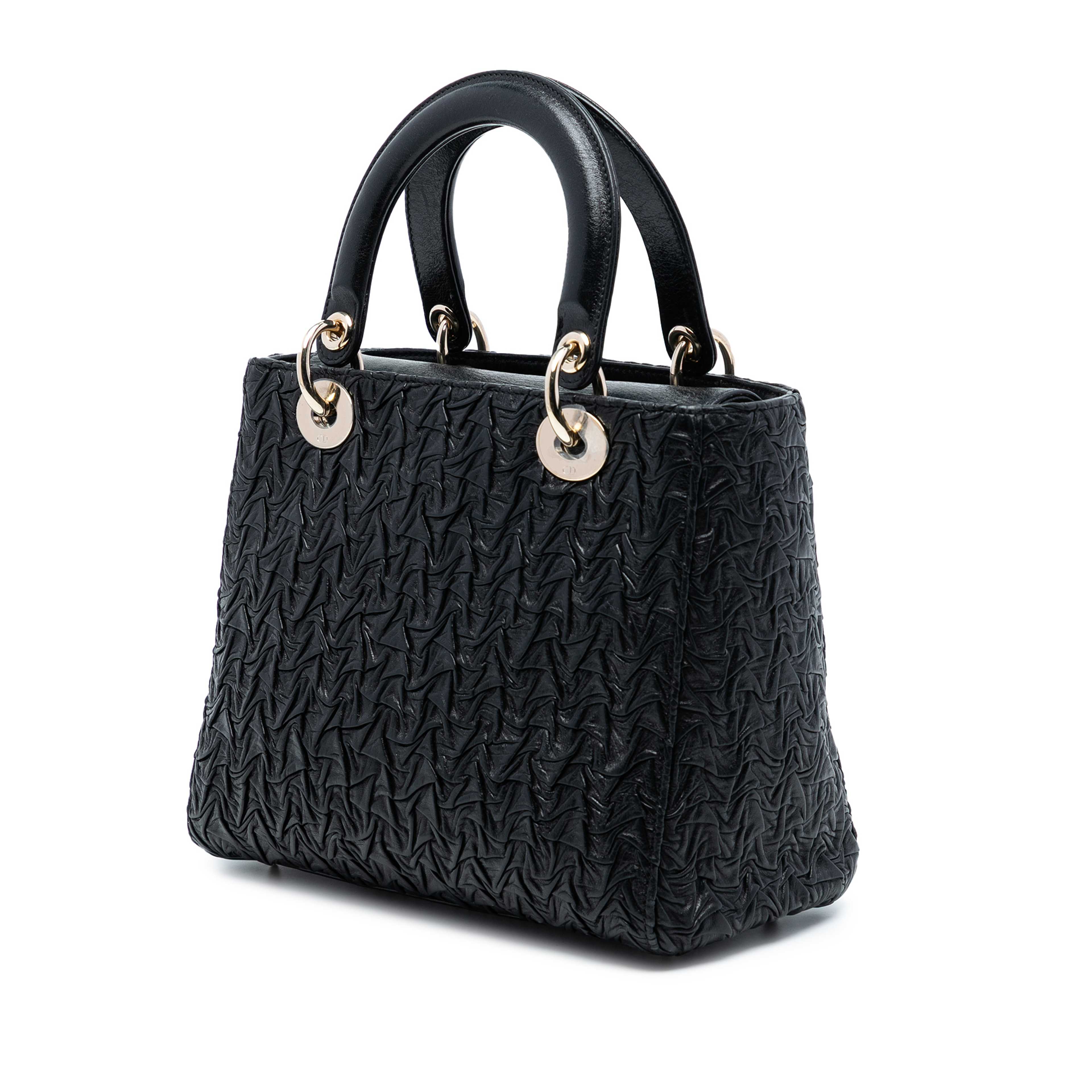 Dior Medium Wavy Crinkled Lambskin Lady Dior, från Luxclusif, i färgen black. Klicka för att öppna bilden i stort format