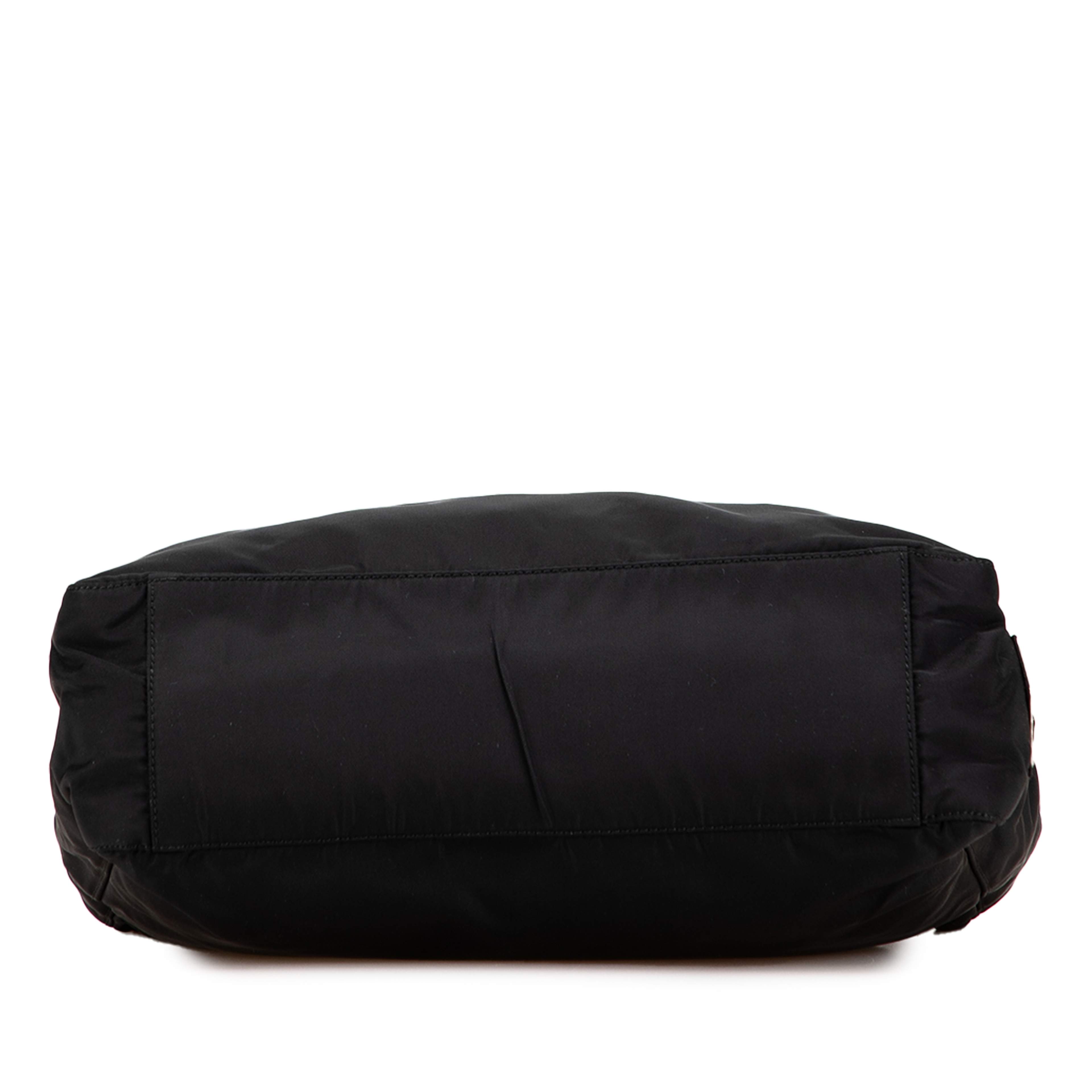 Prada Tessuto Tote, från Luxclusif, i färgen black. Klicka för att öppna bilden i stort format