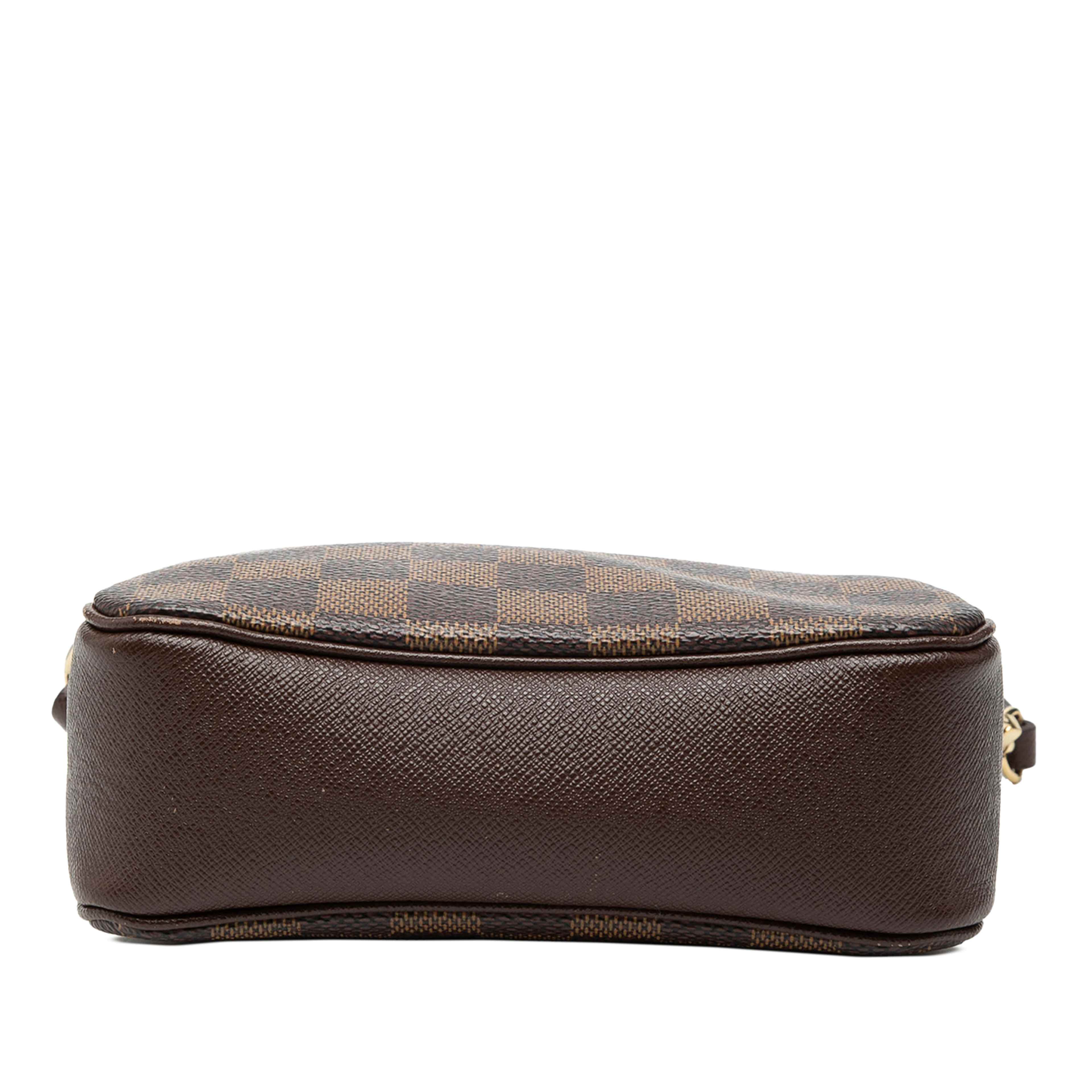 Louis Vuitton Damier Ebene Trousse Pochette, från Luxclusif, i färgen brown. Klicka för att öppna bilden i stort format