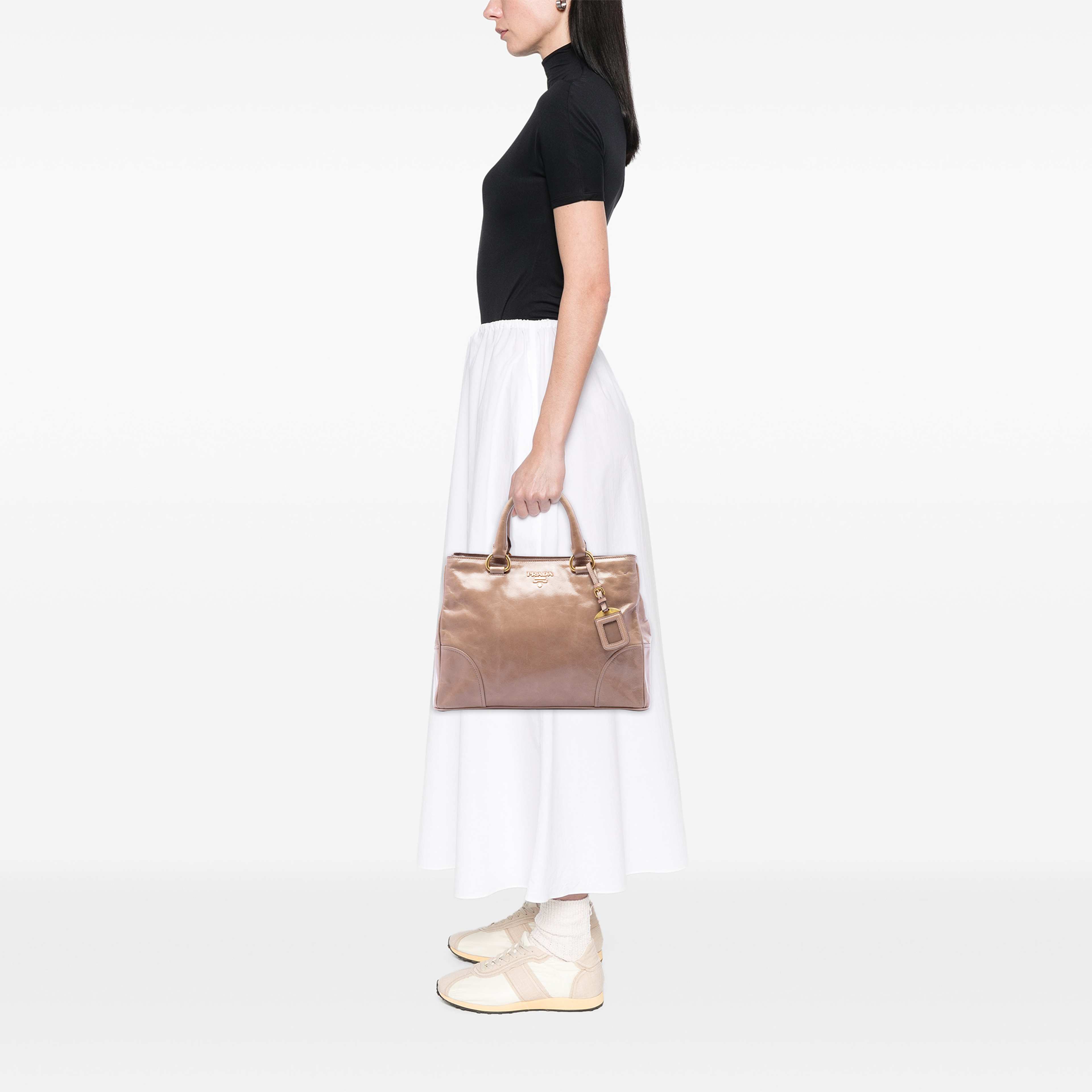 Prada Vitello Shine Satchel, från Luxclusif, i färgen brun. Klicka för att öppna bilden i stort format