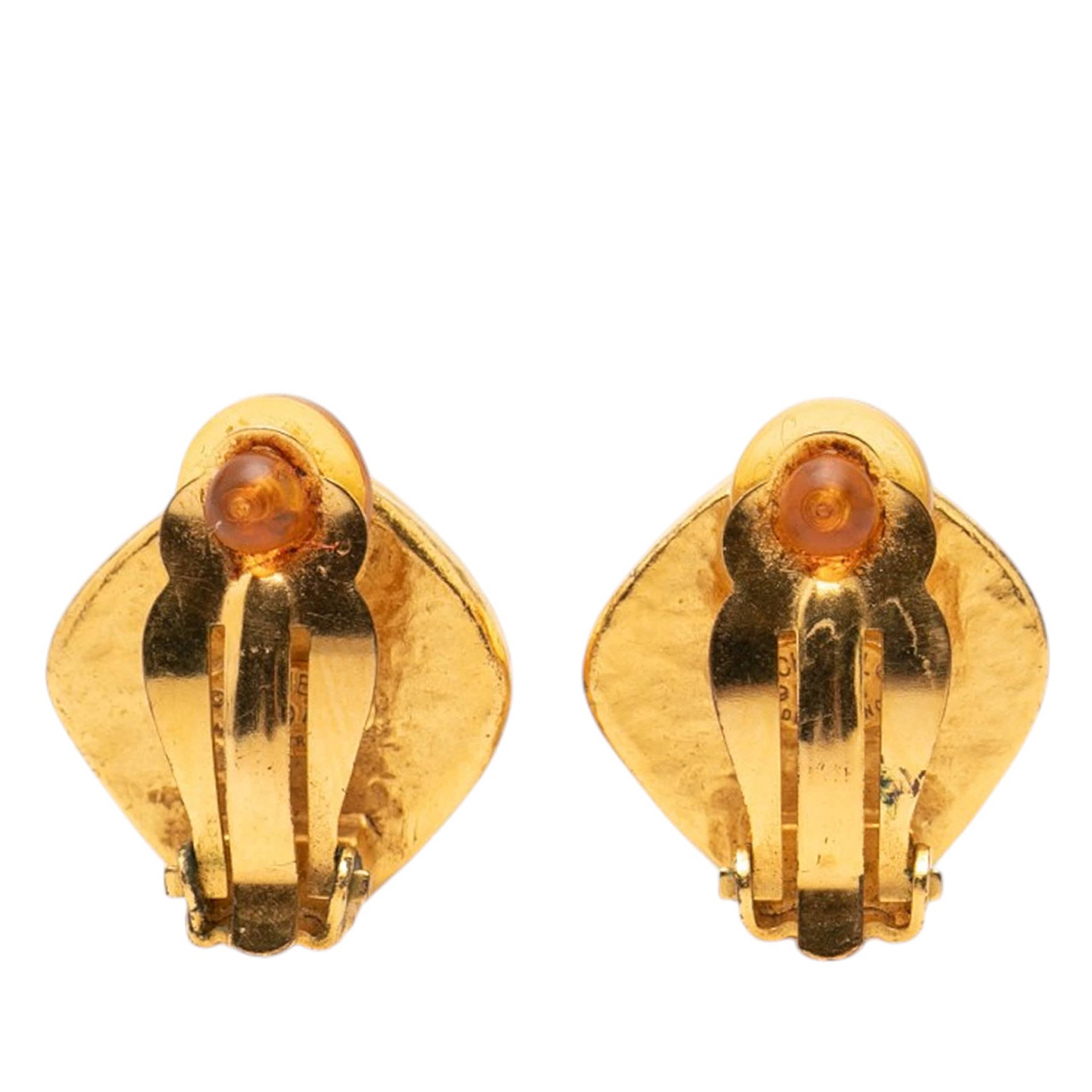 Chanel Cc Gold And Silver Plated Rhombus Clip On Earrings, från Luxclusif, i färgen guld. Klicka för att öppna bilden i stort format