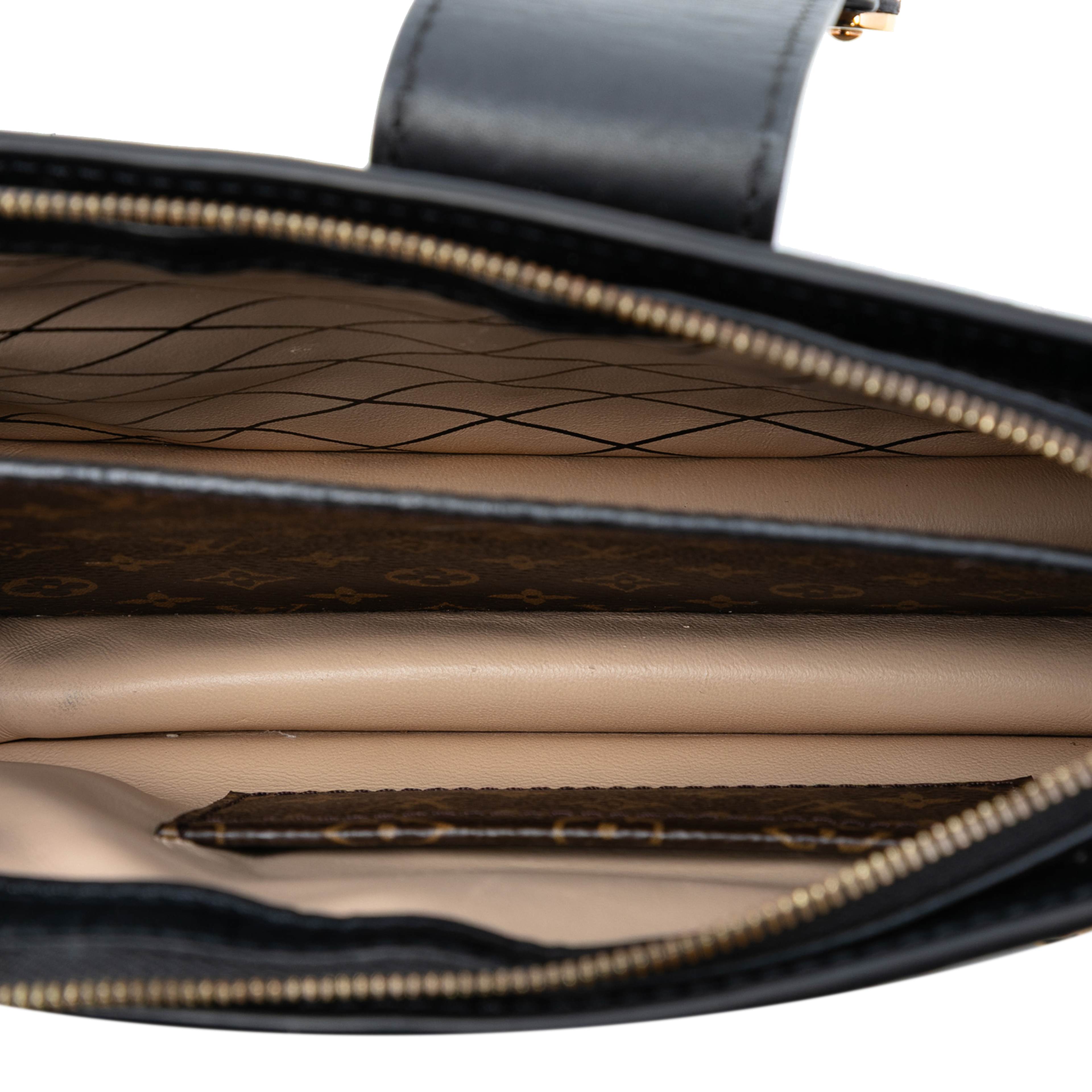 Louis Vuitton Monogram Reverse Trunk Clutch, från Luxclusif, i färgen brown. Klicka för att öppna bilden i stort format