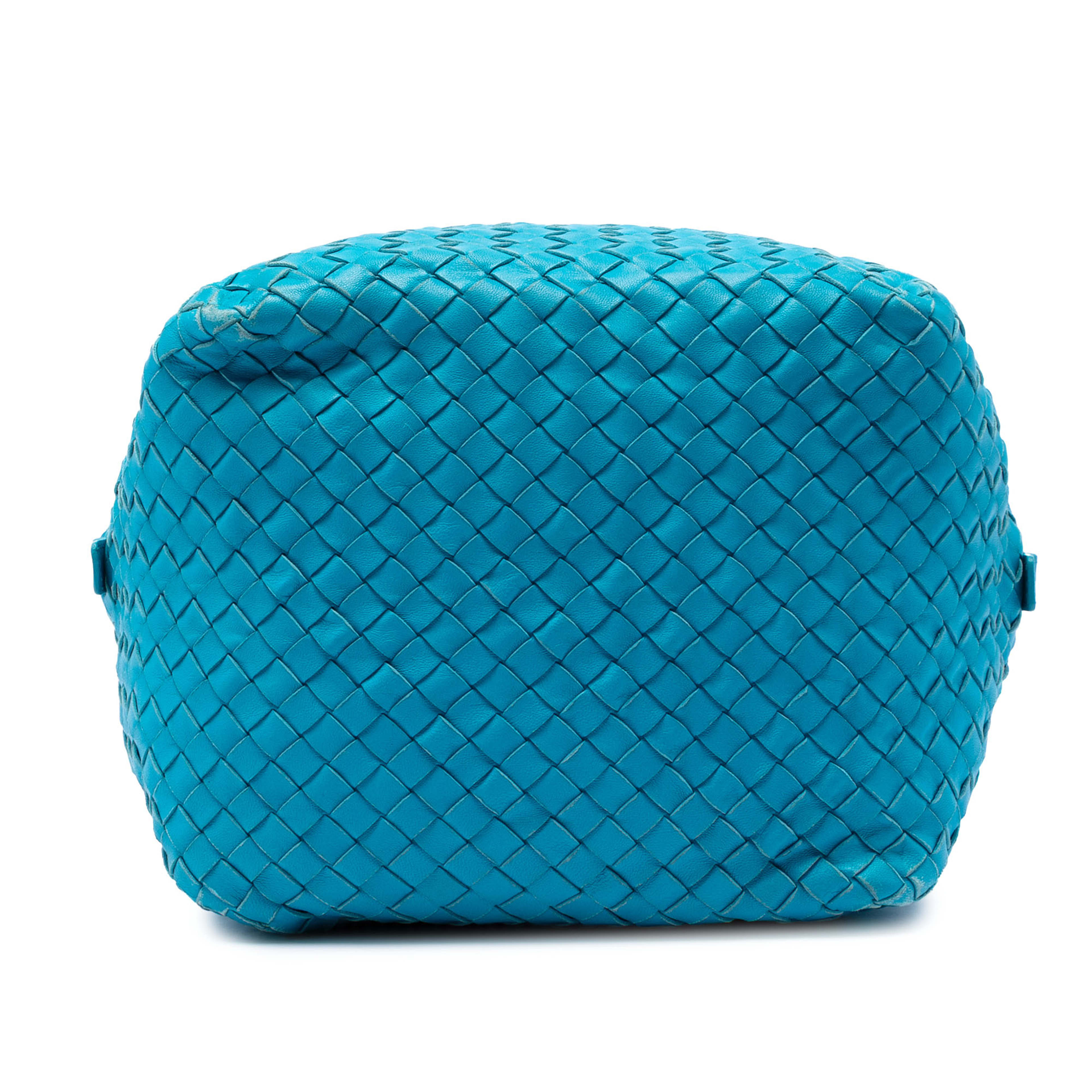 Bottega Veneta Nappa Intrecciato Cube Crossbody, från Luxclusif, i färgen turquoise. Klicka för att öppna bilden i stort format