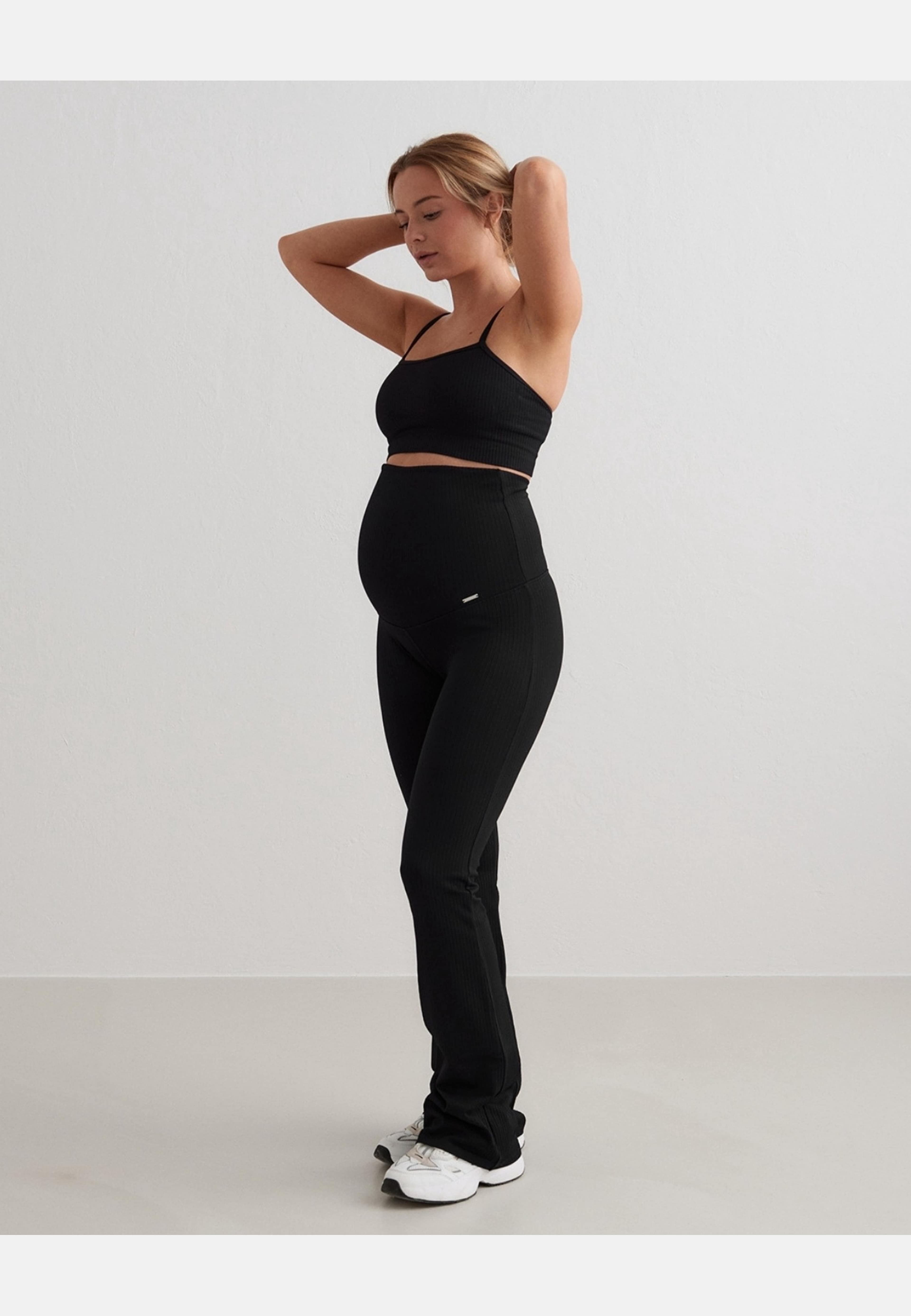 Ribbed Seamless Maternity Tights, från aim'n, i färgen black. Klicka för att öppna bilden i stort format