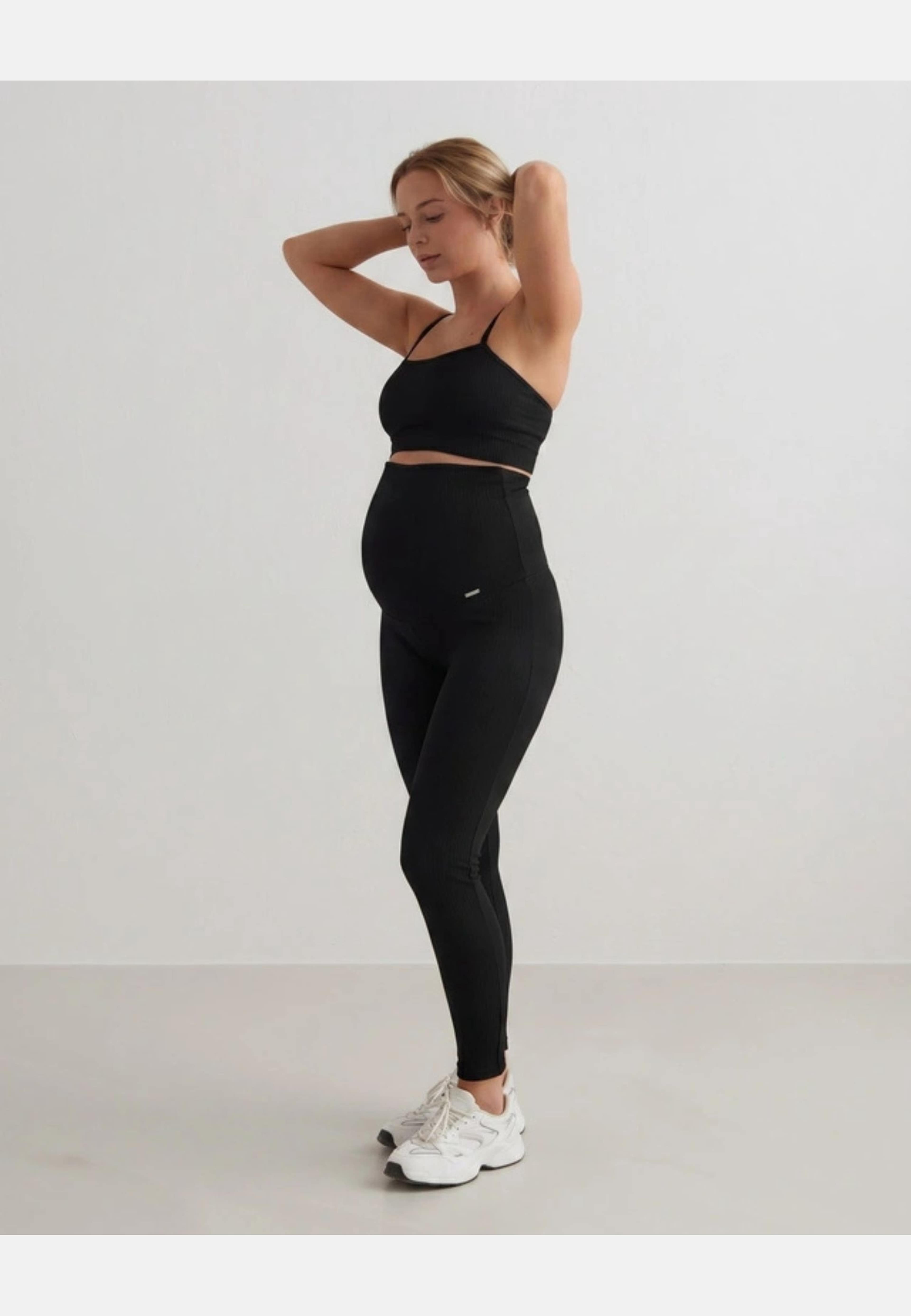 Ribbed Seamless Maternity Tights, från aim'n, i färgen black. Klicka för att öppna bilden i stort format