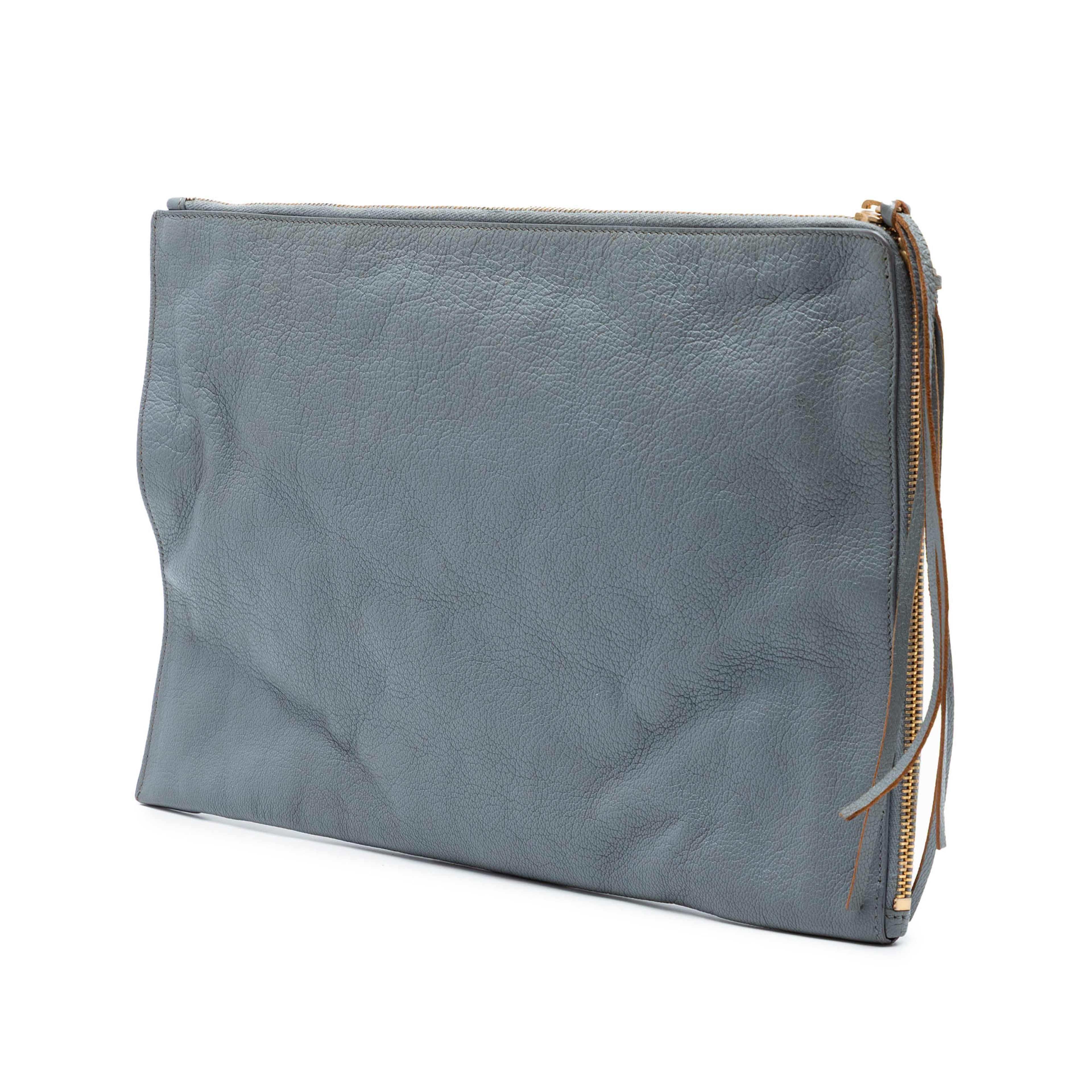 Balenciaga Goatskin Motocross Classic Metallic Edge Clutch, från Luxclusif, i färgen gray. Klicka för att öppna bilden i stort format