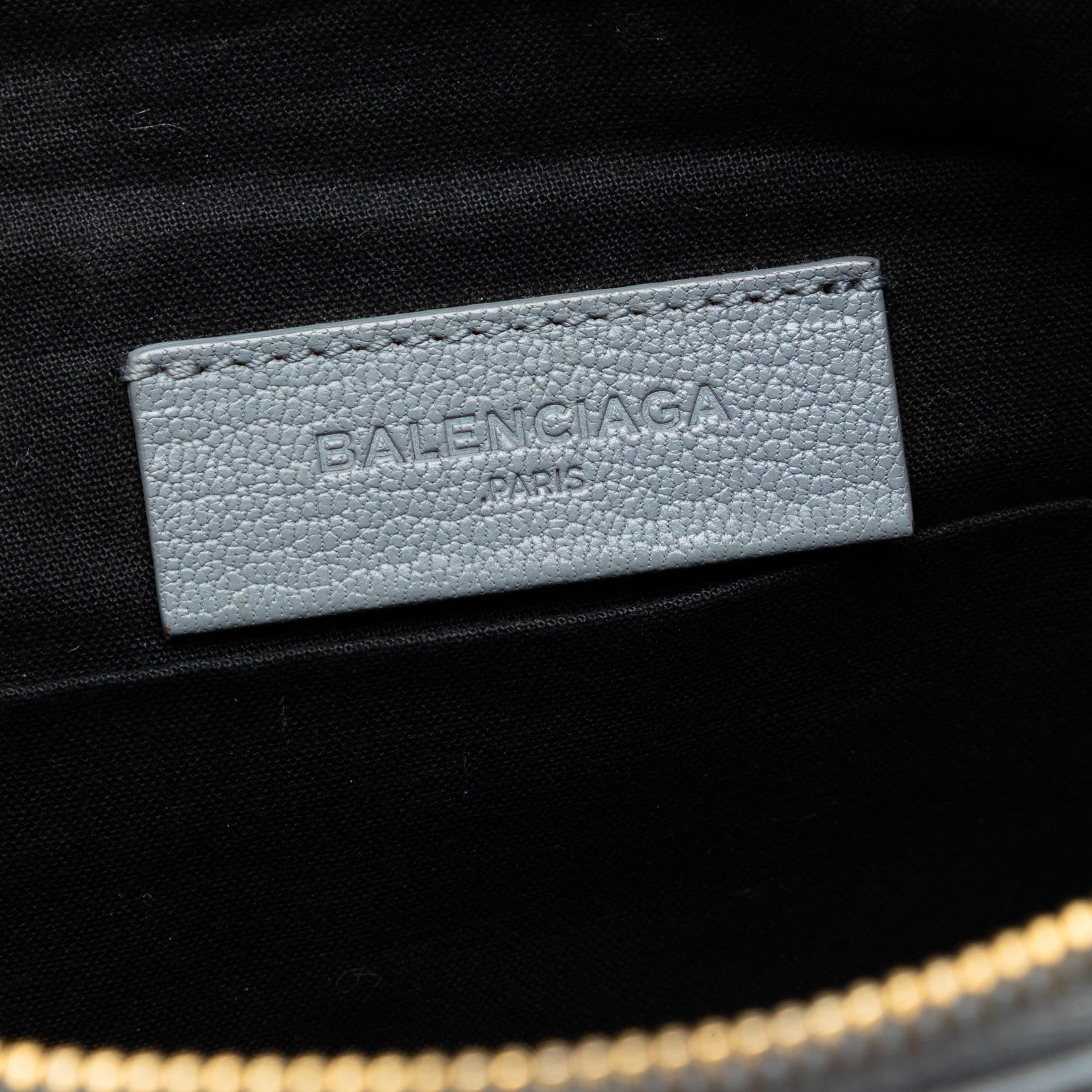 Balenciaga Goatskin Motocross Classic Metallic Edge Clutch, från Luxclusif, i färgen gray. Klicka för att öppna bilden i stort format