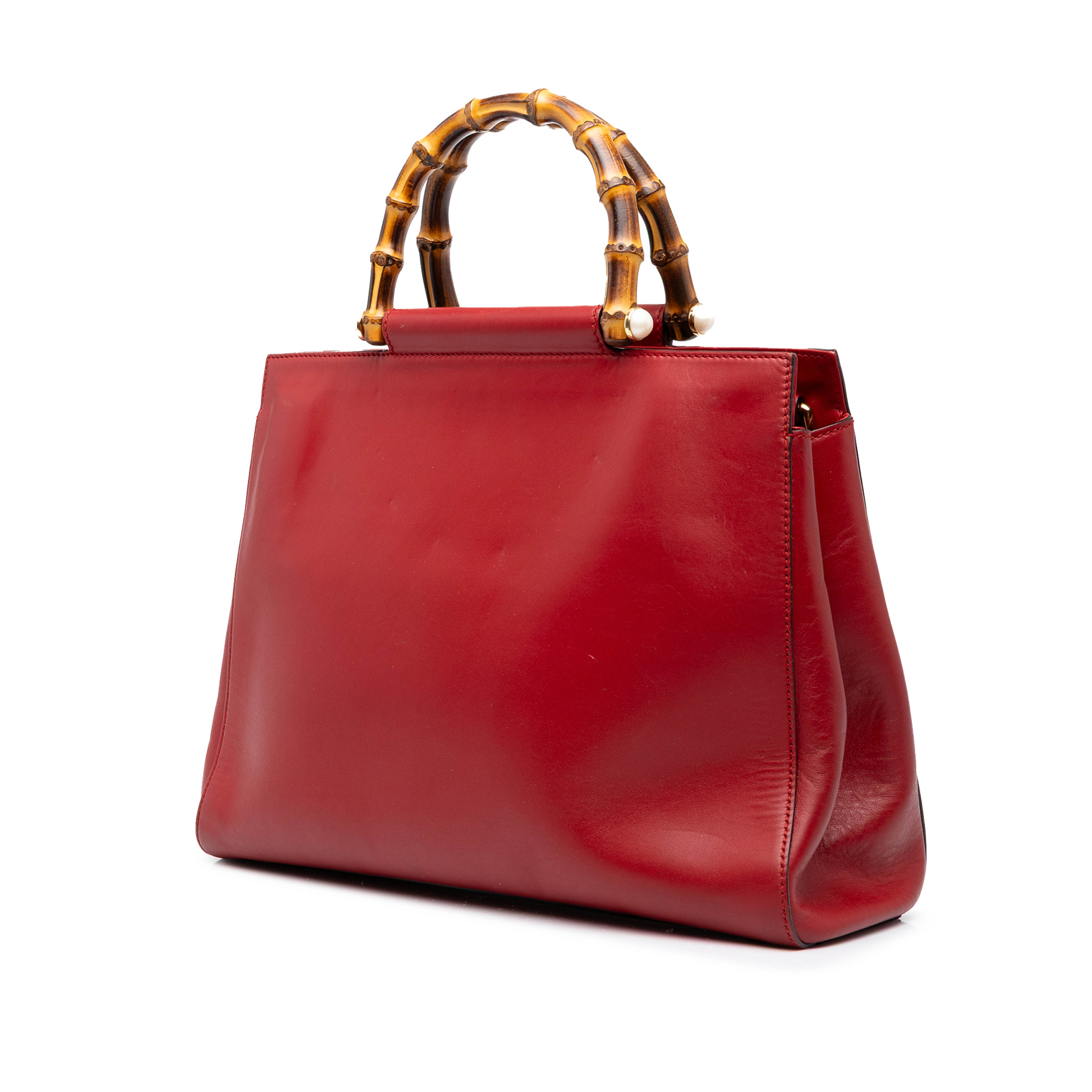 Gucci Medium Calfskin Bamboo Nymphaea Satchel, från Luxclusif, i färgen röd. Klicka för att öppna bilden i stort format