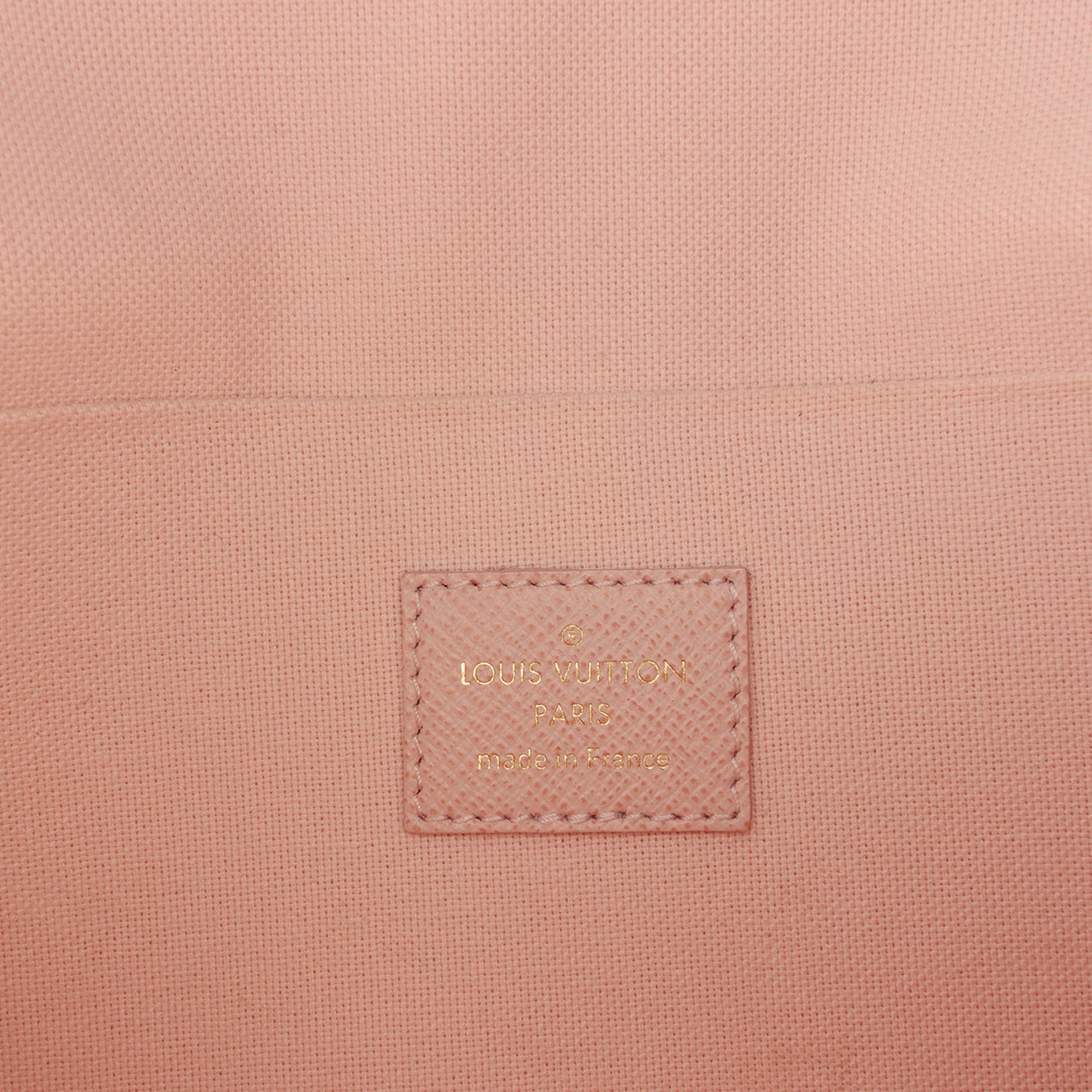 Louis Vuitton Damier Azur Pochette Felicie, från Luxclusif, i färgen white. Klicka för att öppna bilden i stort format