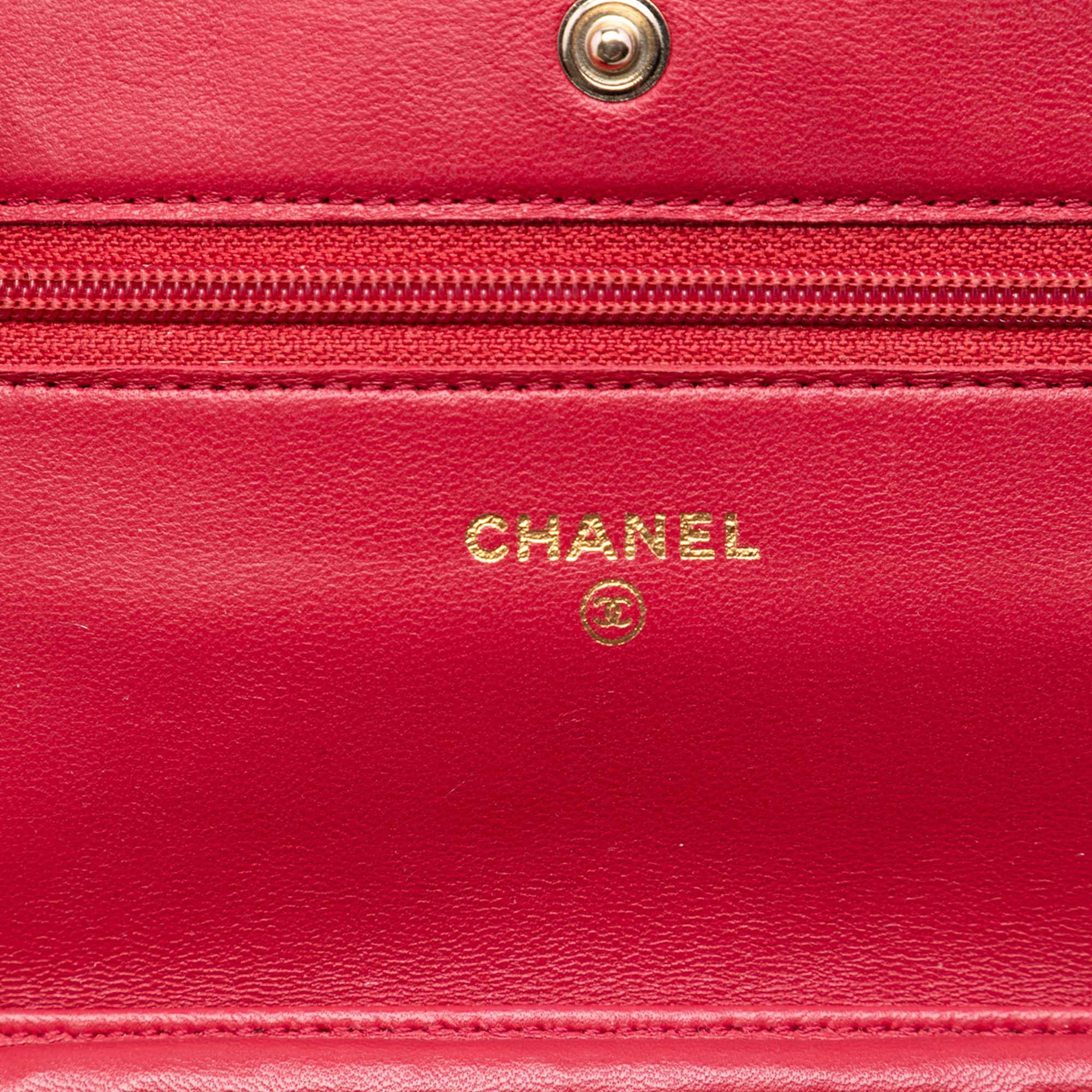 Chanel Cc Quilted Lambskin Wallet On Chain, från Luxclusif, i färgen röd. Klicka för att öppna bilden i stort format