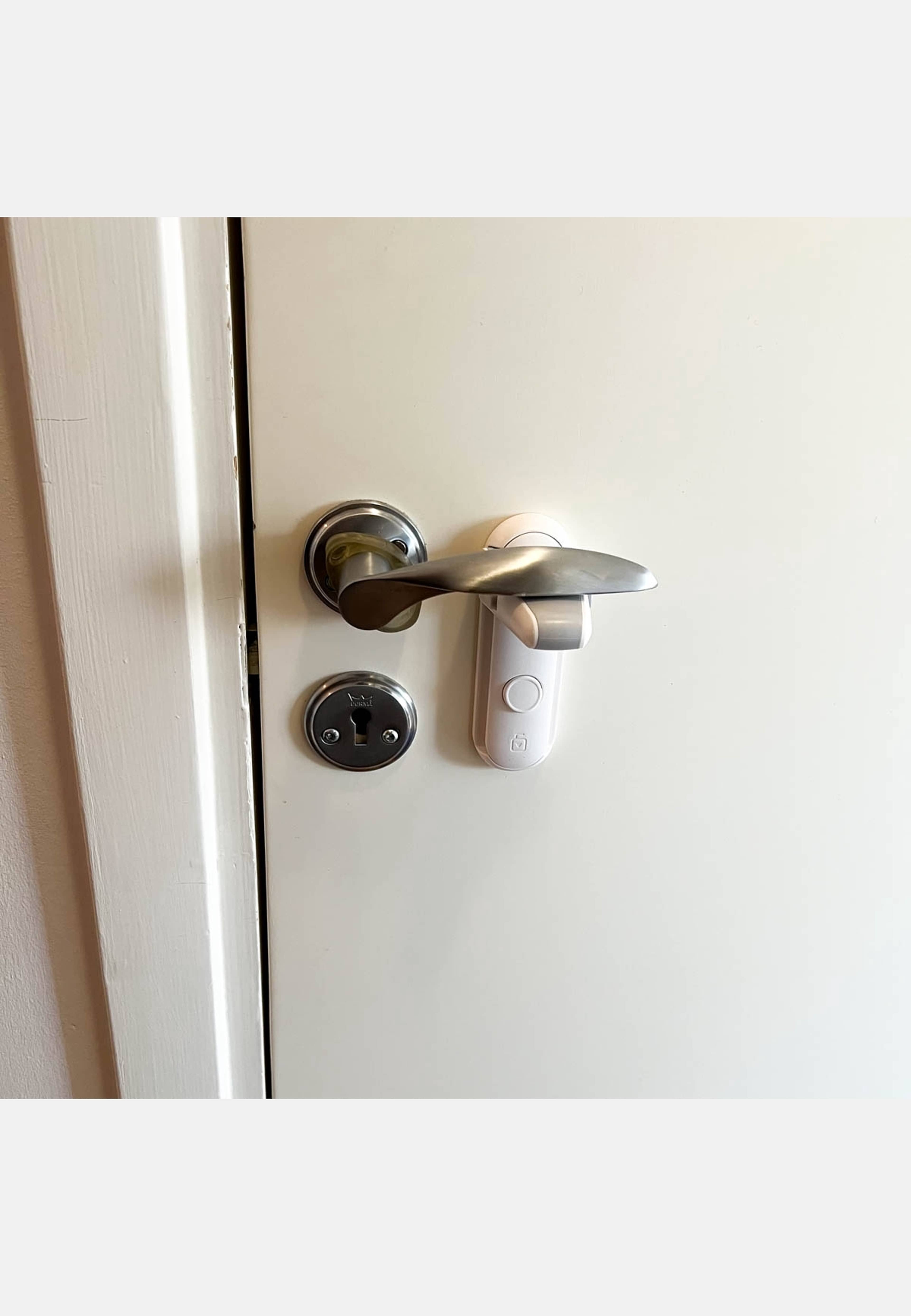 Dörrlås Safetylock Celine Homesafety 2-pack, från HomeSafety, i färgen vit. Klicka för att öppna bilden i stort format