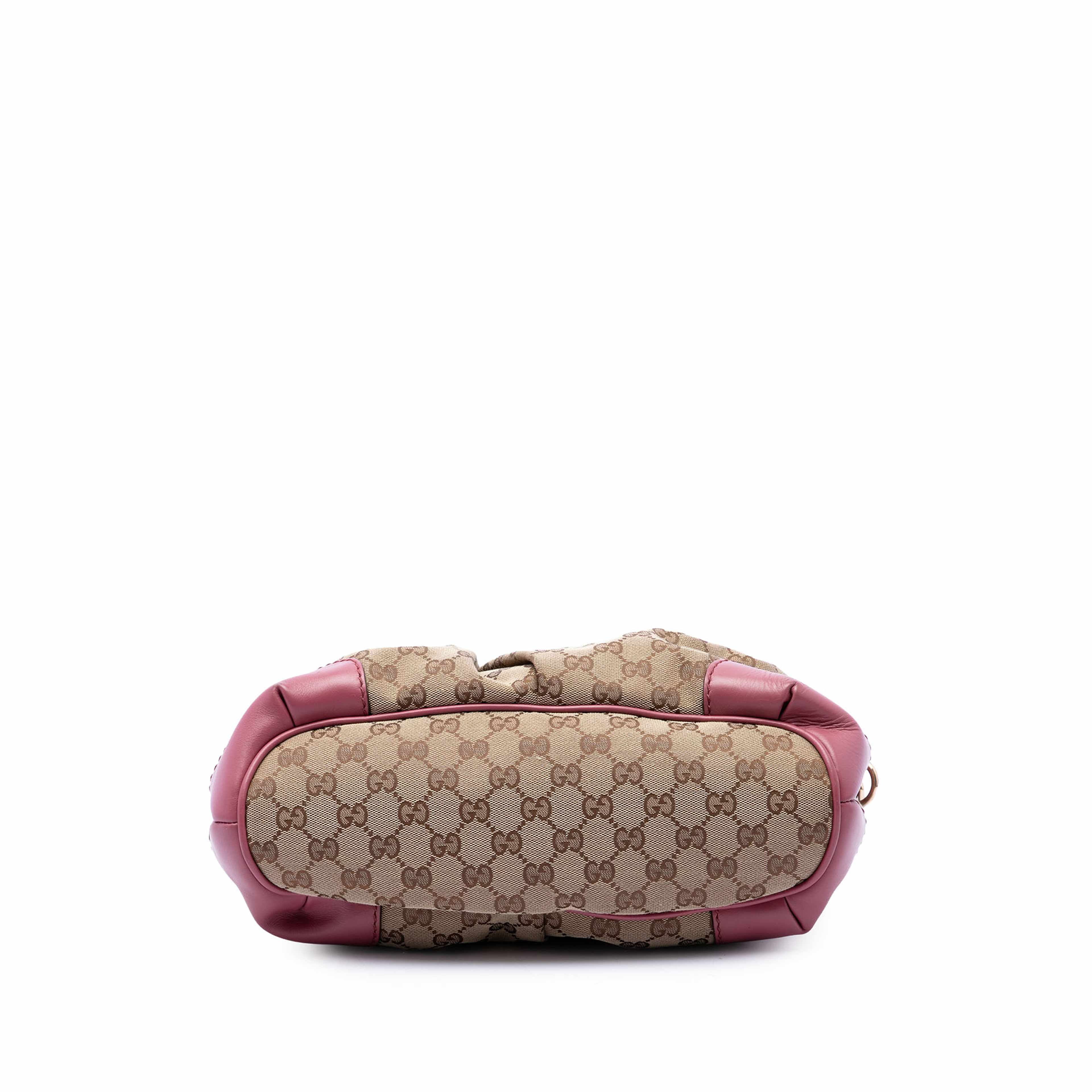 Gucci Gg Canvas Sukey Satchel, från Luxclusif, i färgen beige. Klicka för att öppna bilden i stort format