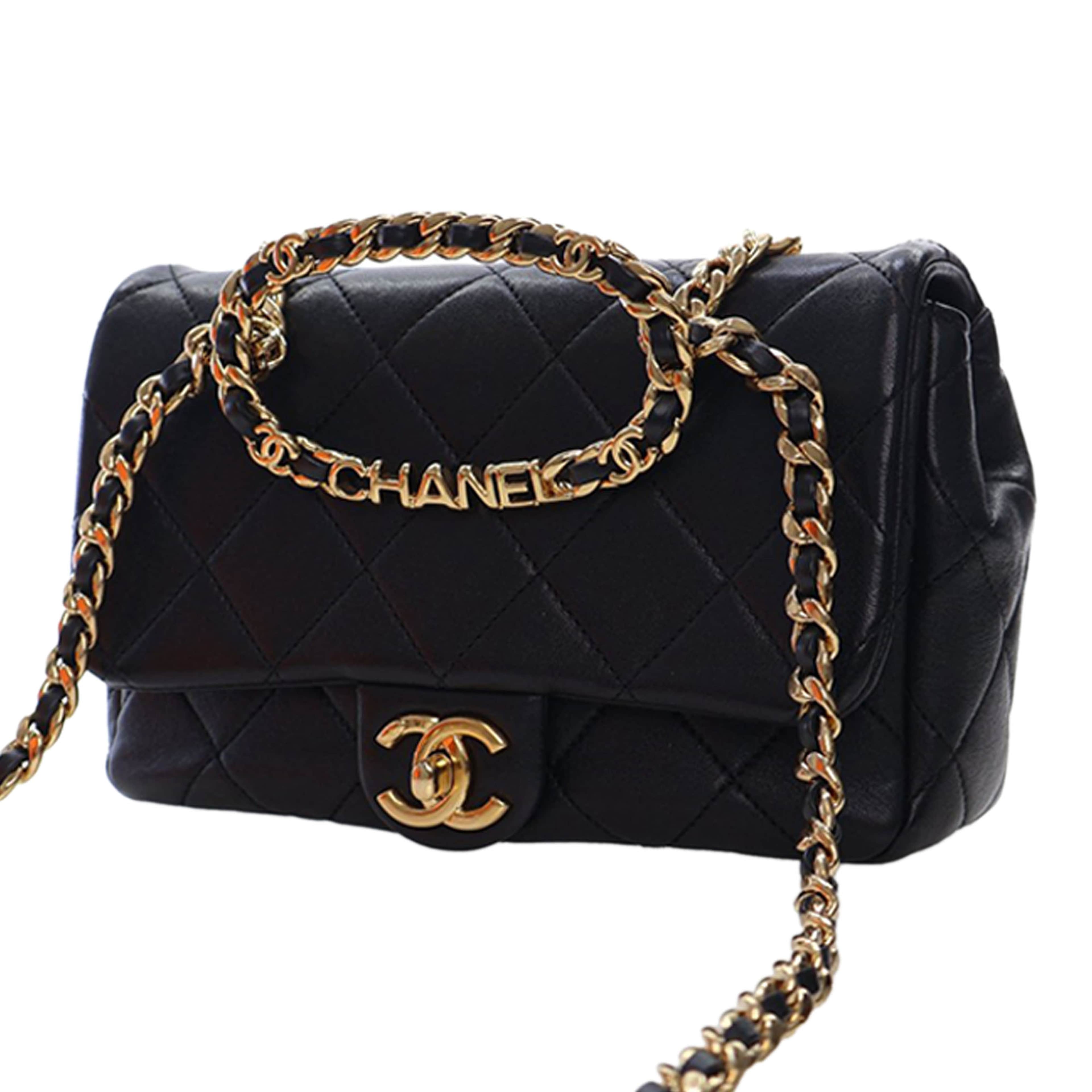 Chanel Small Quilted Lambskin Round Top Handle Flap, från Luxclusif, i färgen black. Klicka för att öppna bilden i stort format