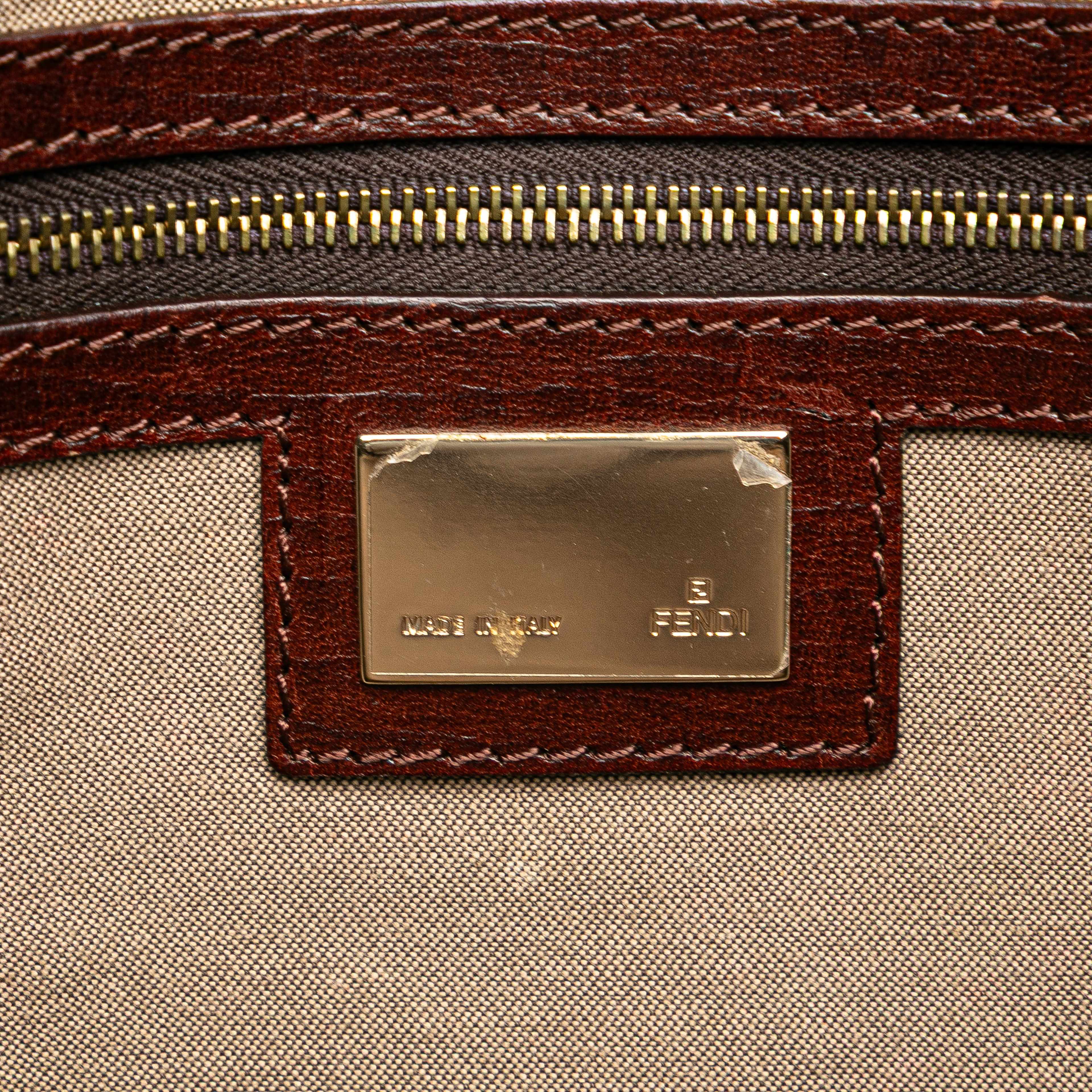 Fendi Zucchino Canvas Tote, från Luxclusif, i färgen beige.